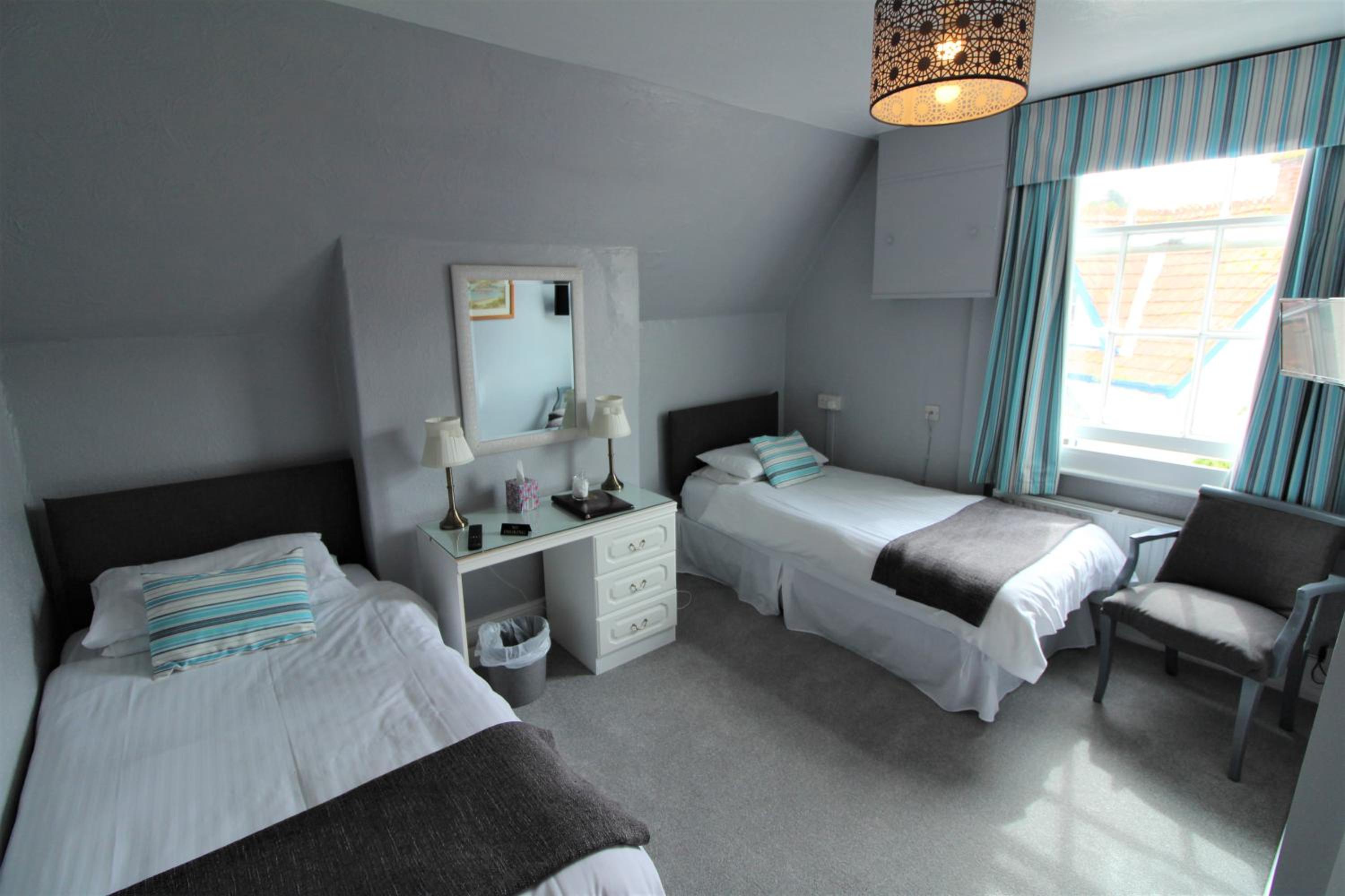 Double or Twin Room - Photo 4