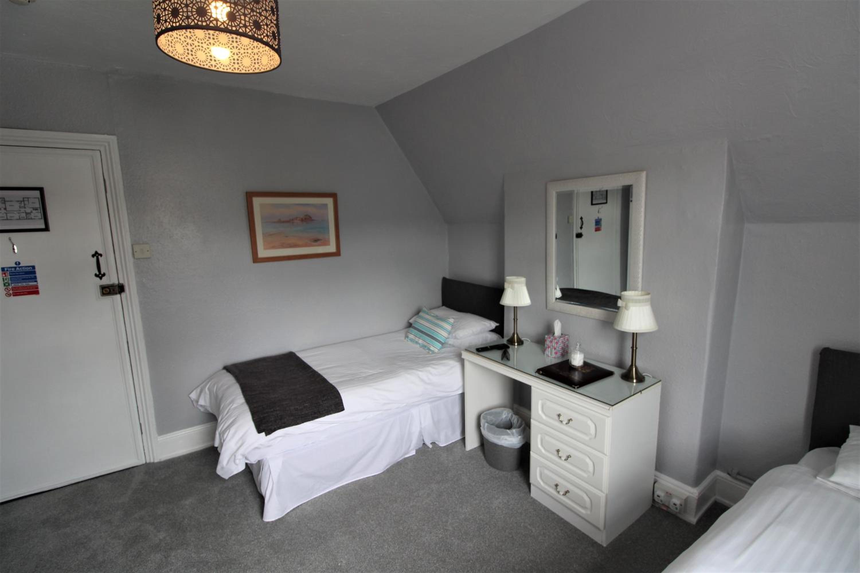 Double or Twin Room - Photo 3