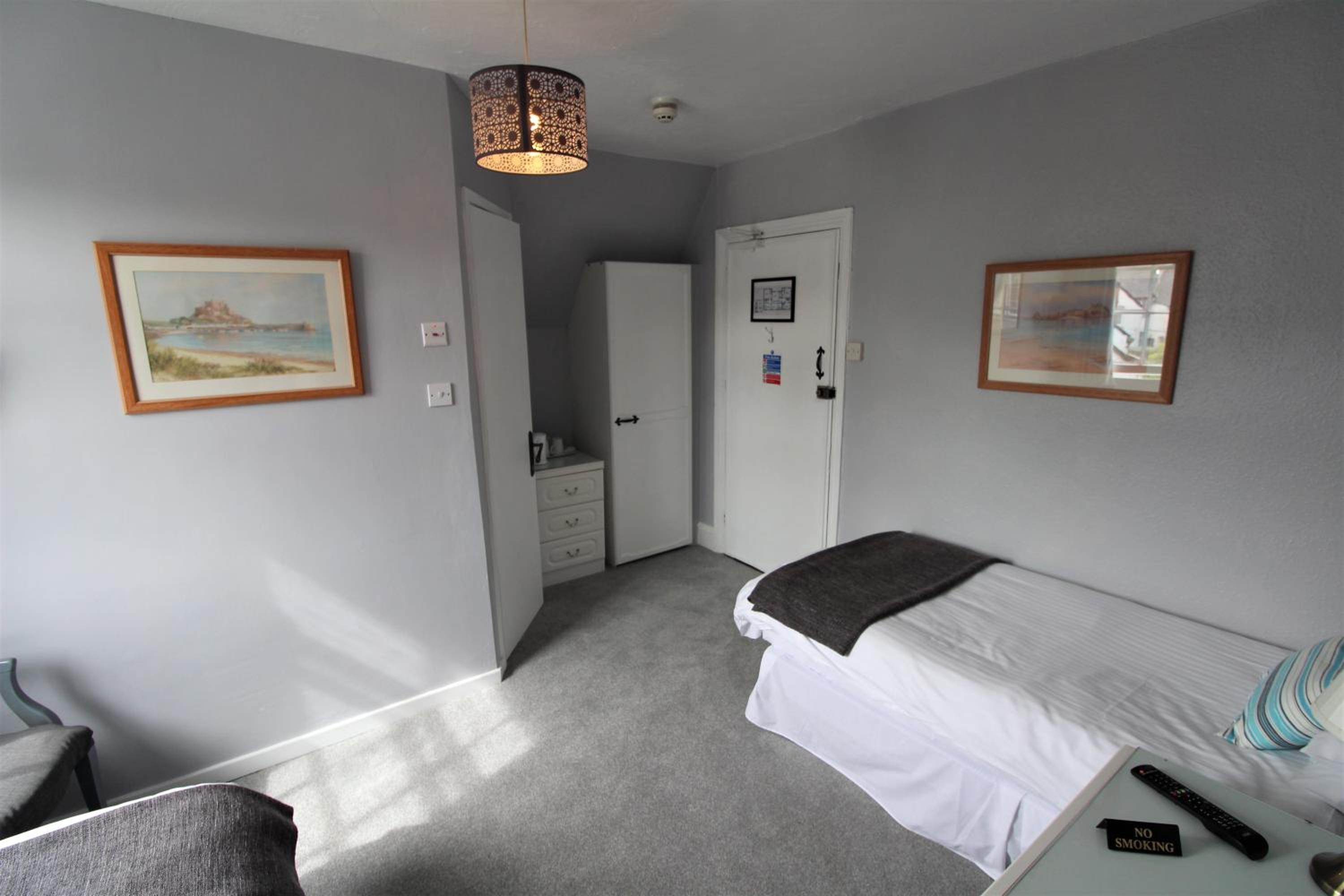 Double or Twin Room - Photo 2