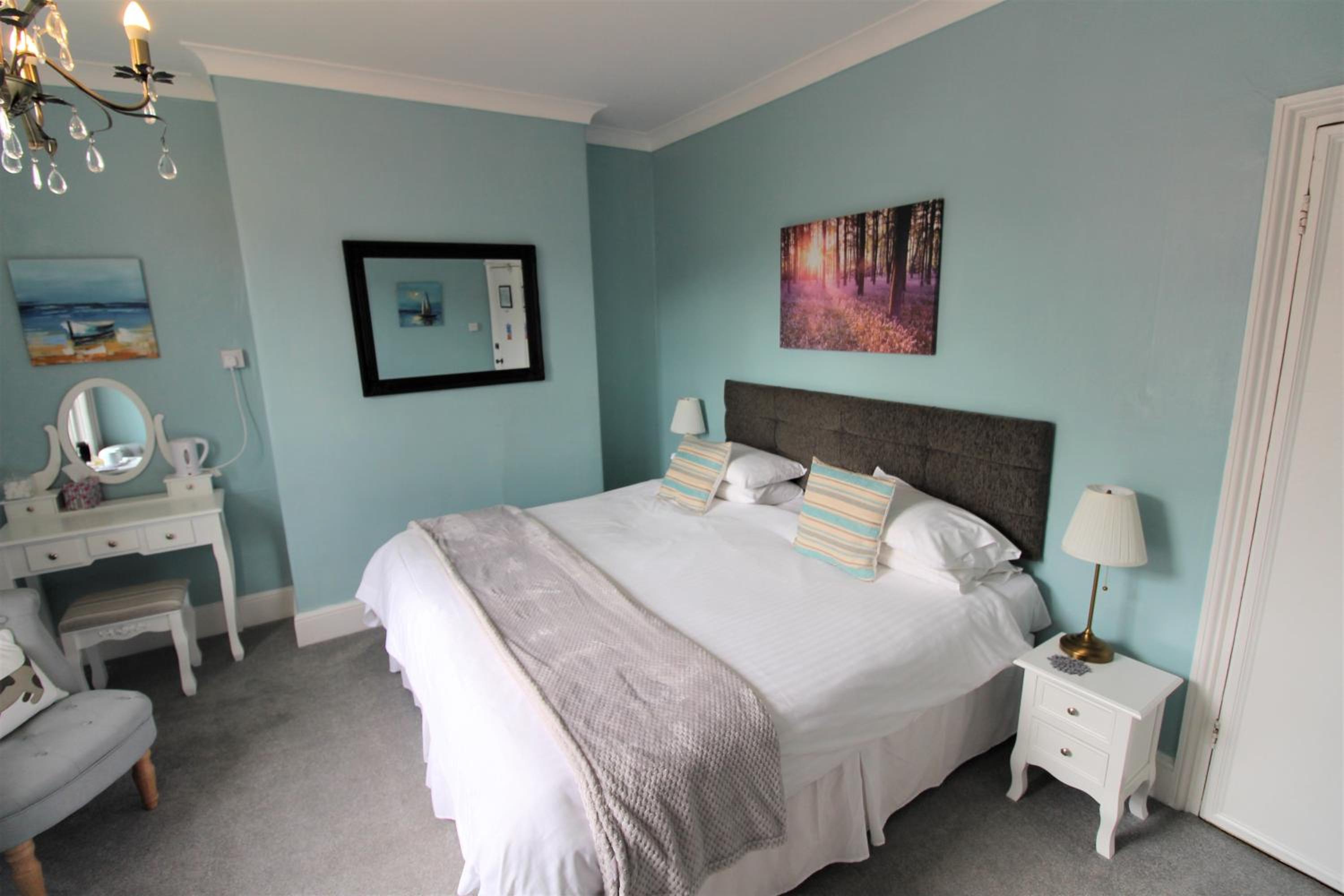 Large Double Room - Photo 4