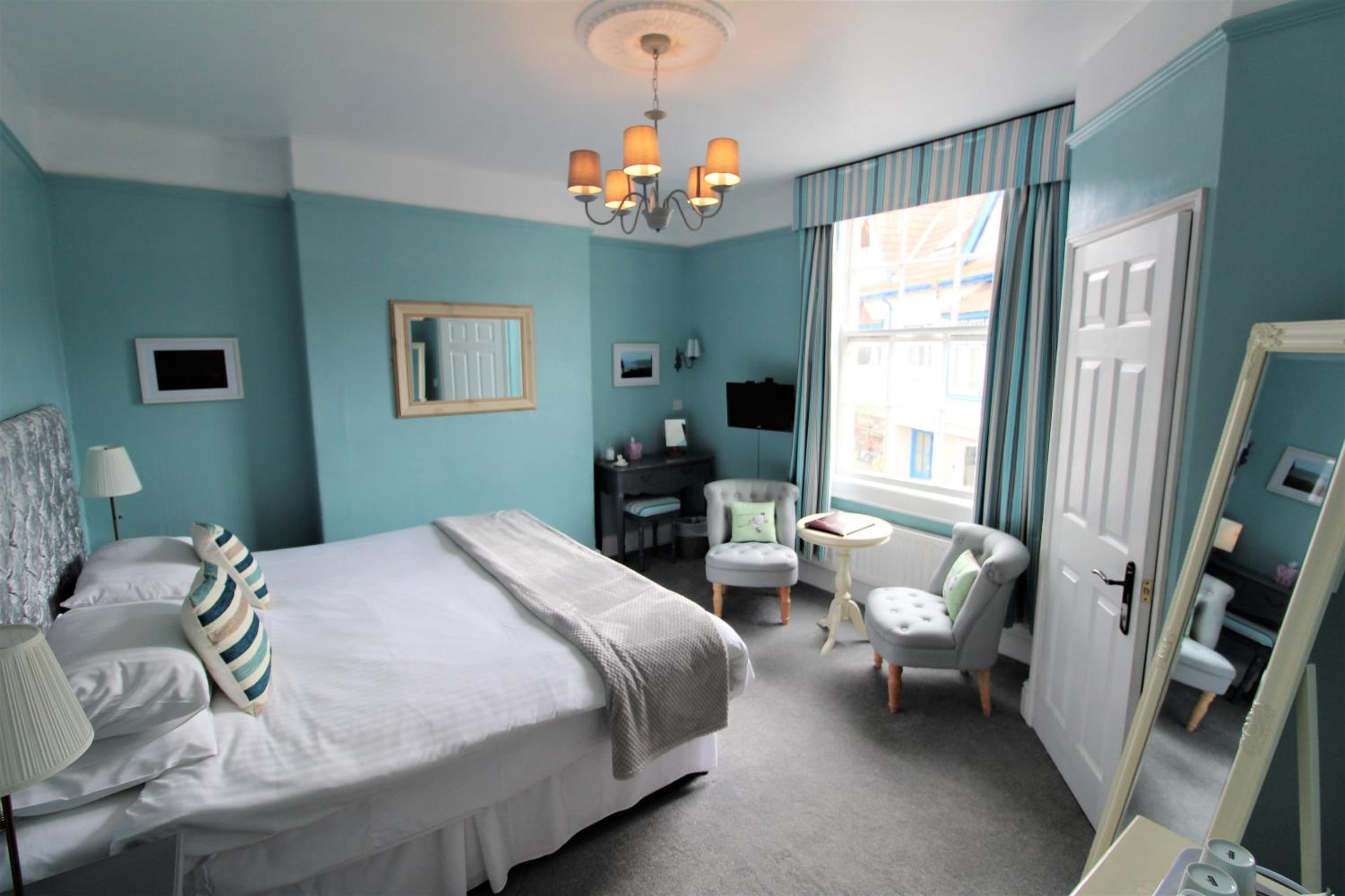 Large Double Room - Photo 5