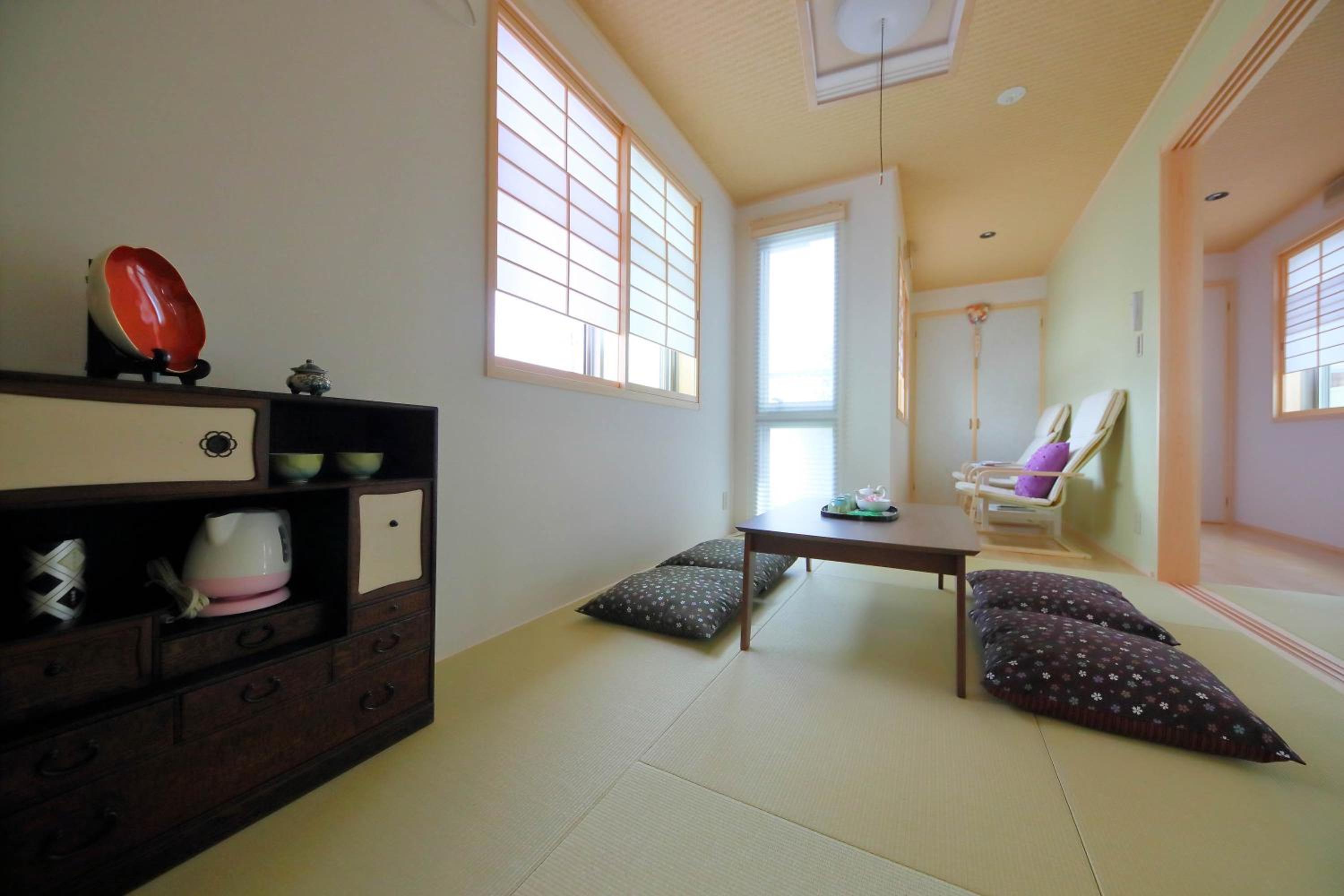 Deluxe Family Suite - Photo 9