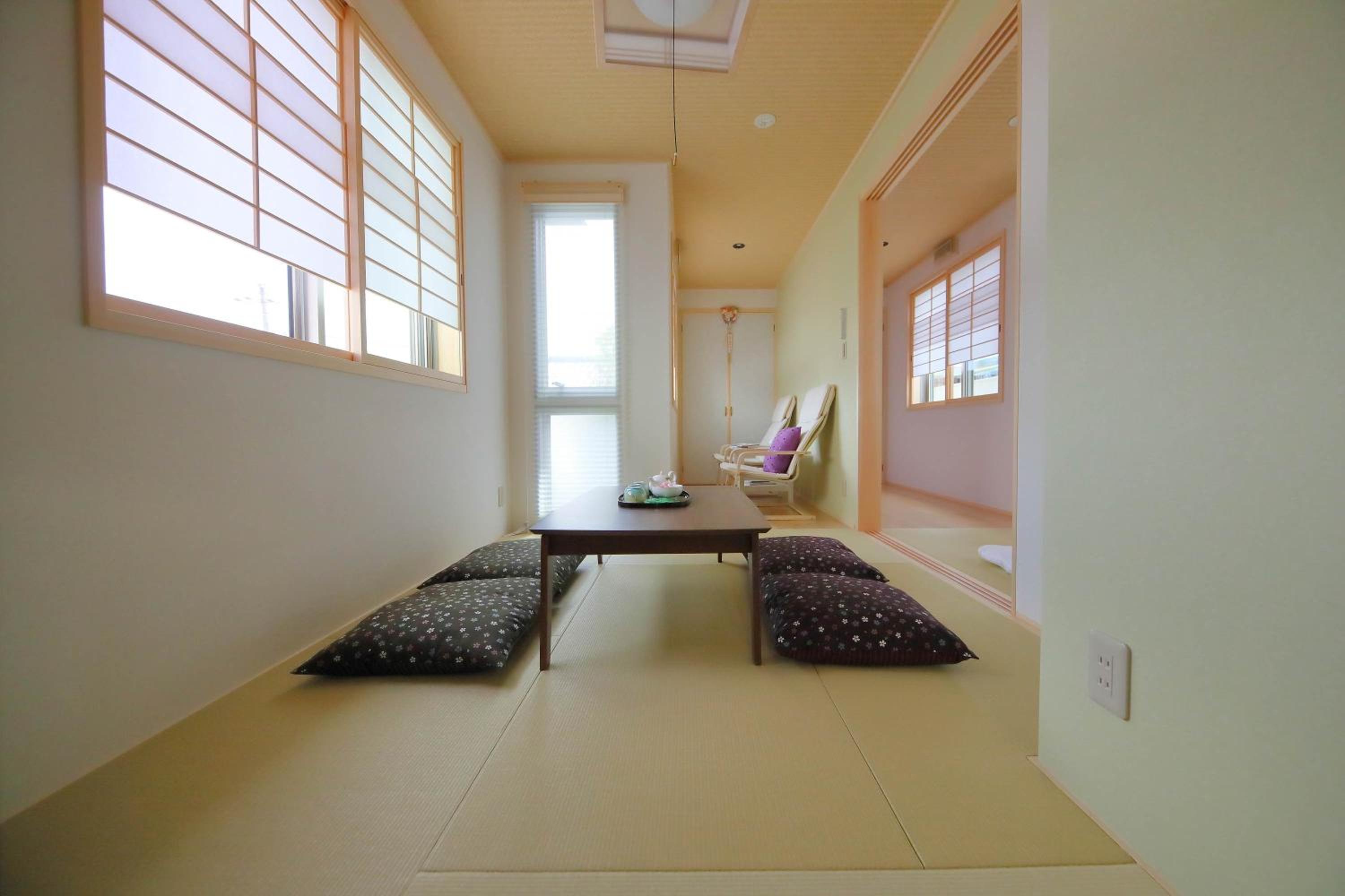 Deluxe Family Suite - Photo 10