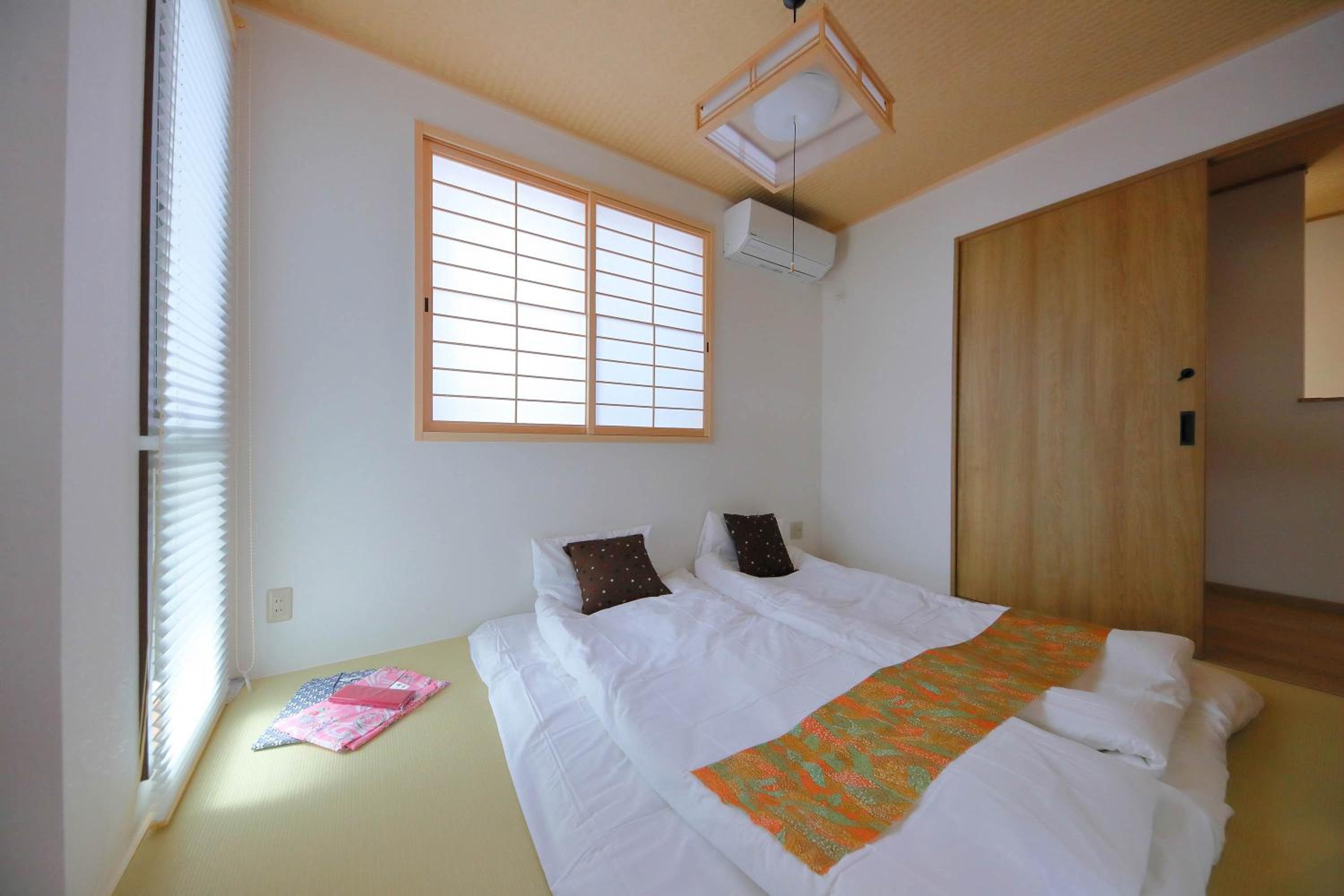 Deluxe Family Suite - Photo 8