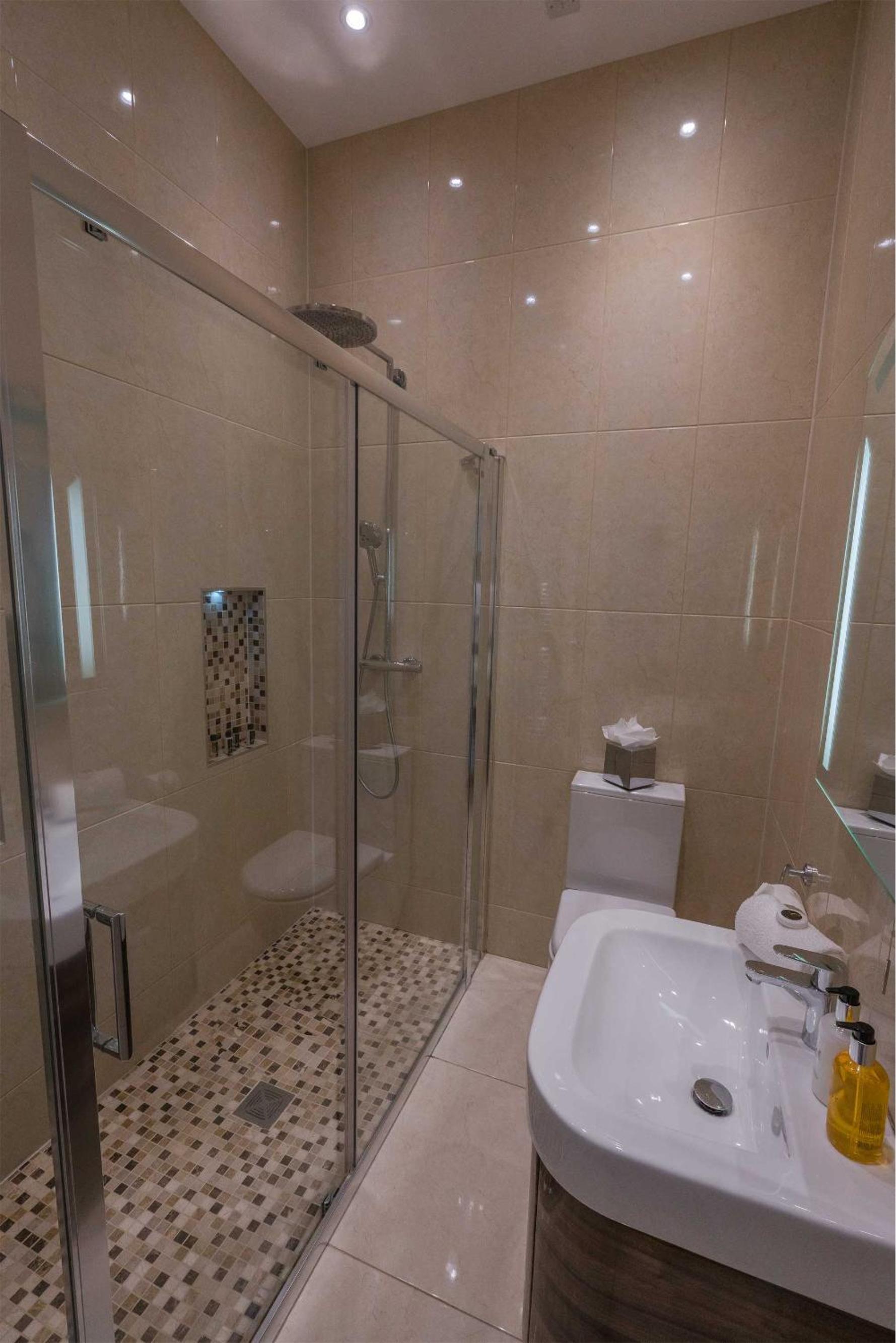 Deluxe King Room photo 2