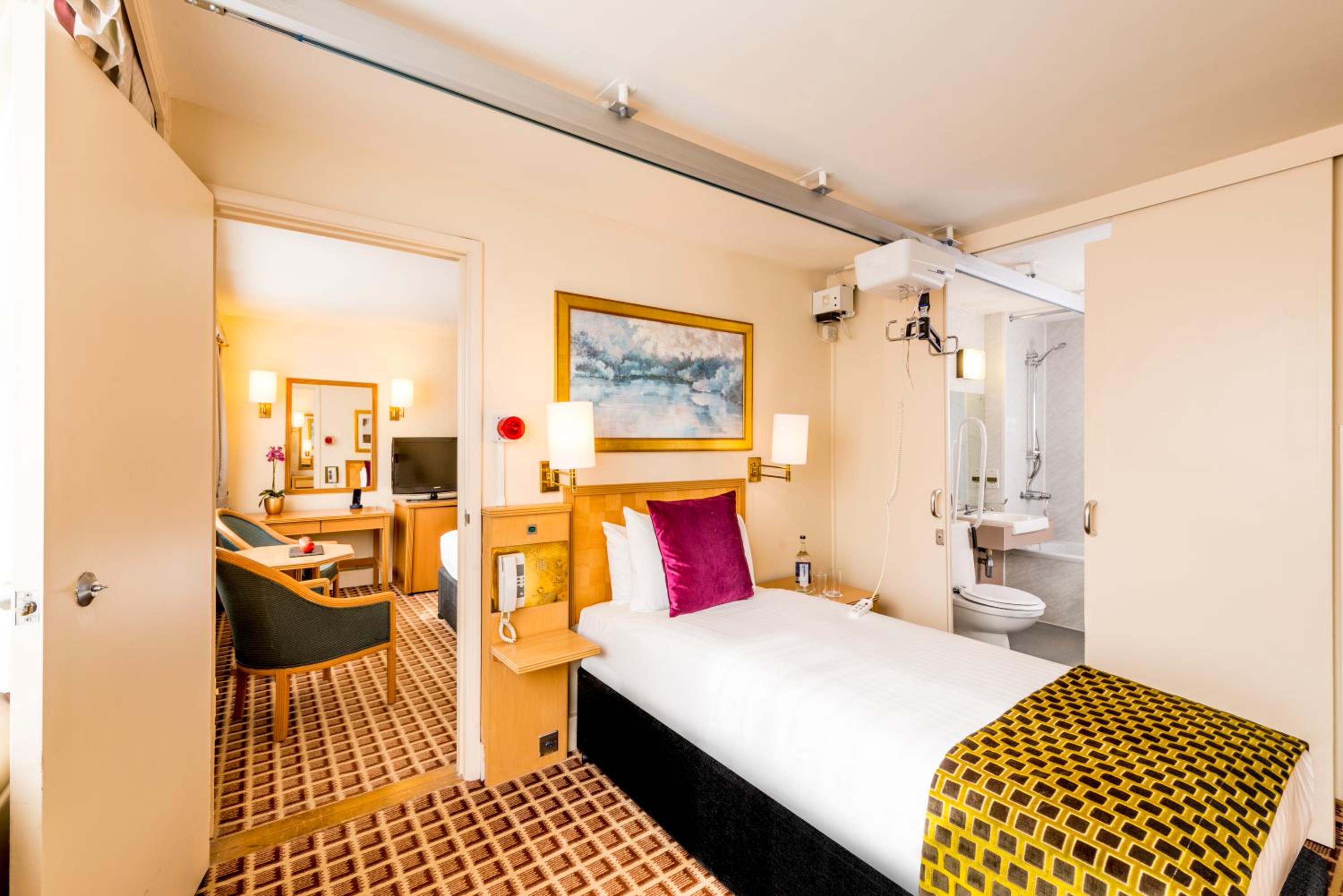 Double Room - Disability Access photo 2