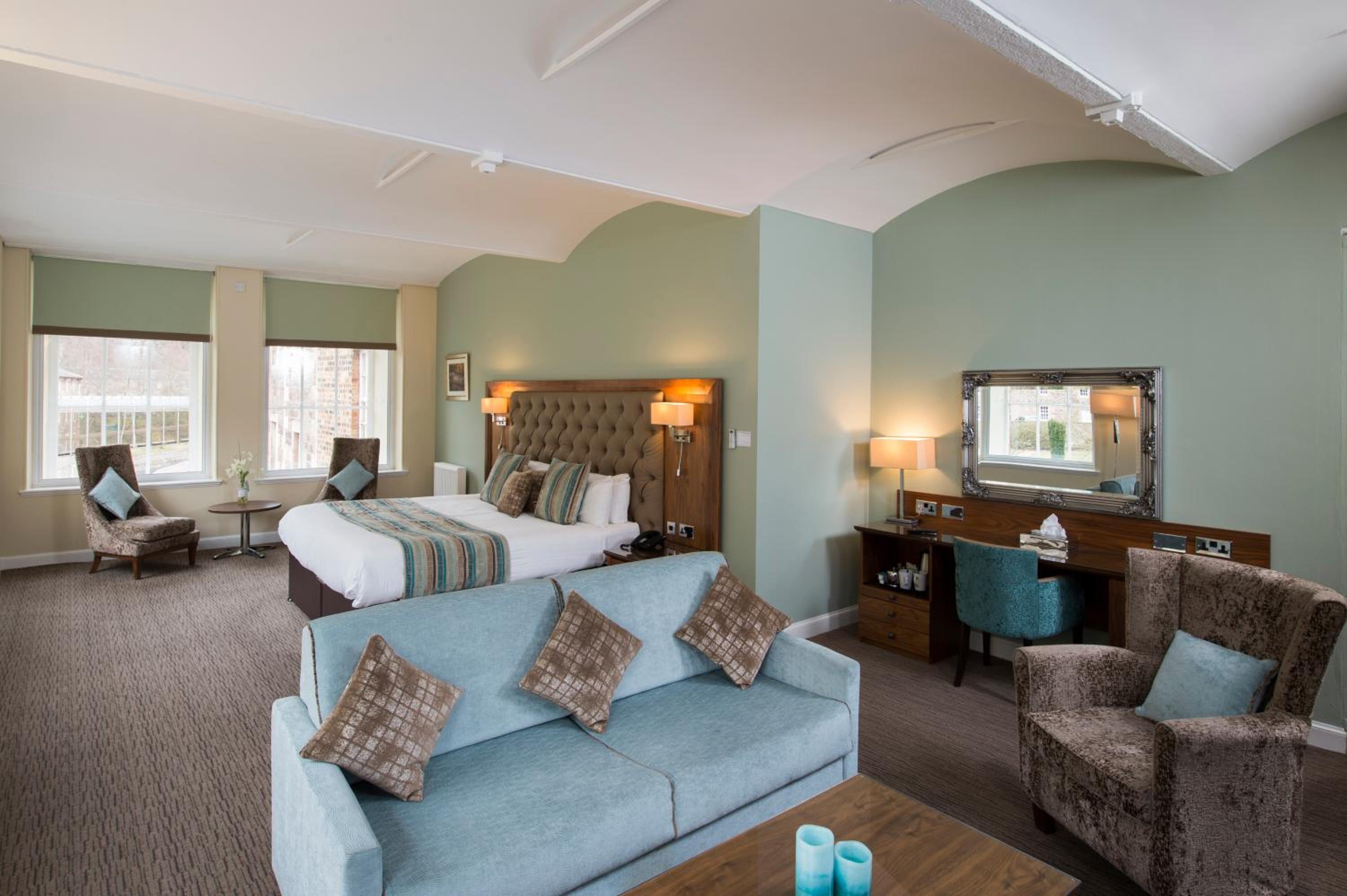 Suite - Photo 1
