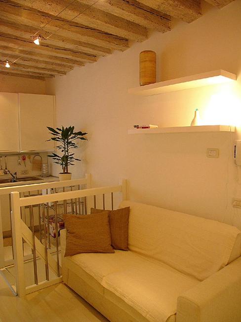 Rialto Two-Bedroom Apartment - Split Level photo 3