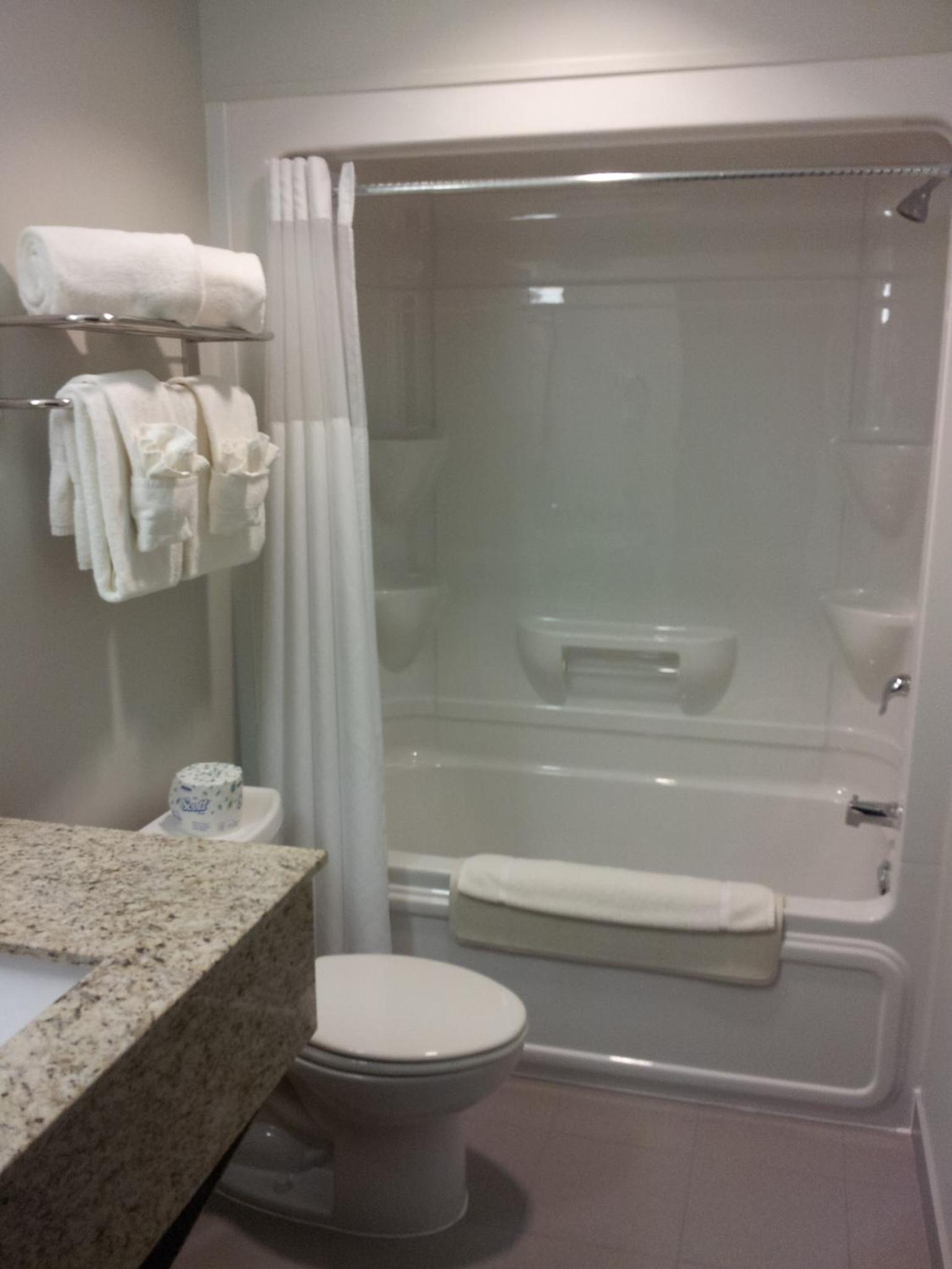 Deluxe Queen Room with Two Queen Beds photo 3