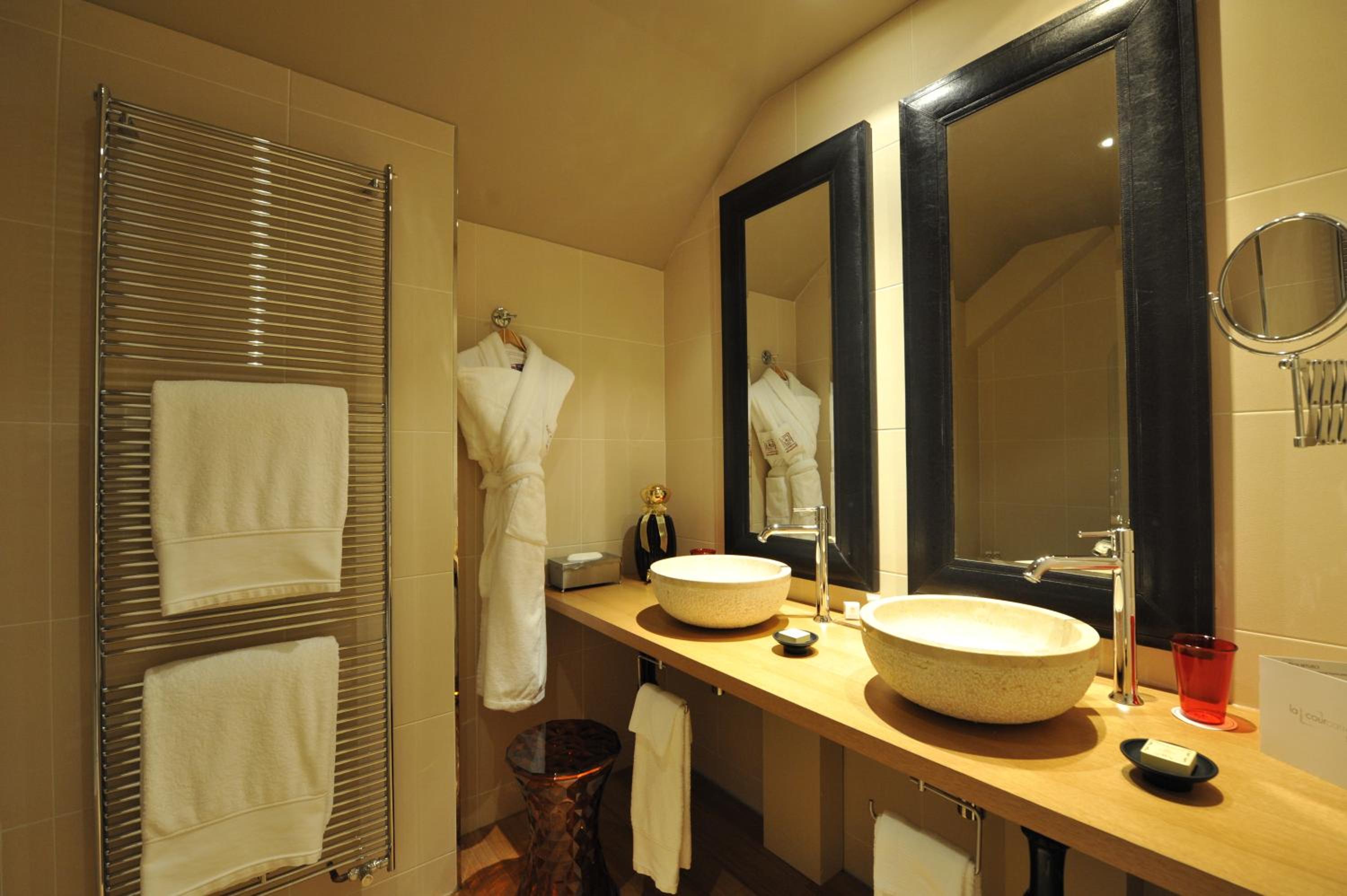 Deluxe Room - Photo 5