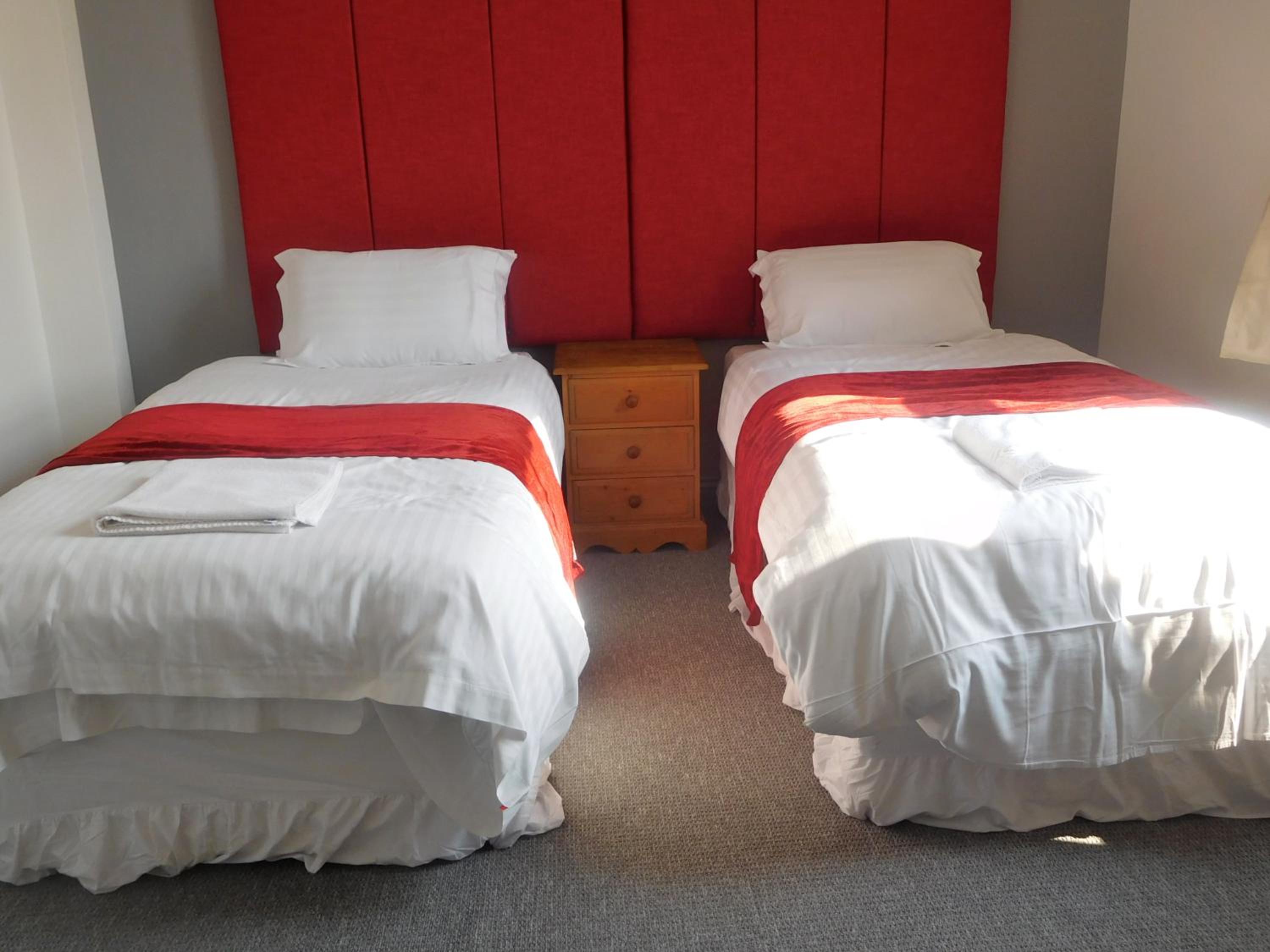 Twin Room - Photo 1