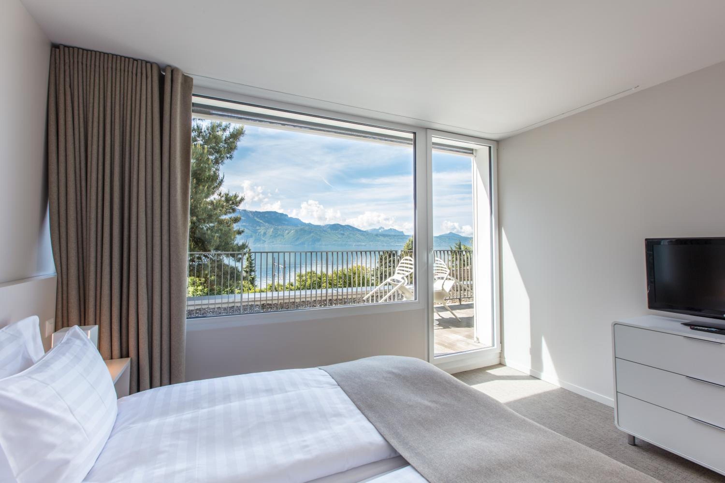 Two-Bedroom Apartment with Lake View photo 1