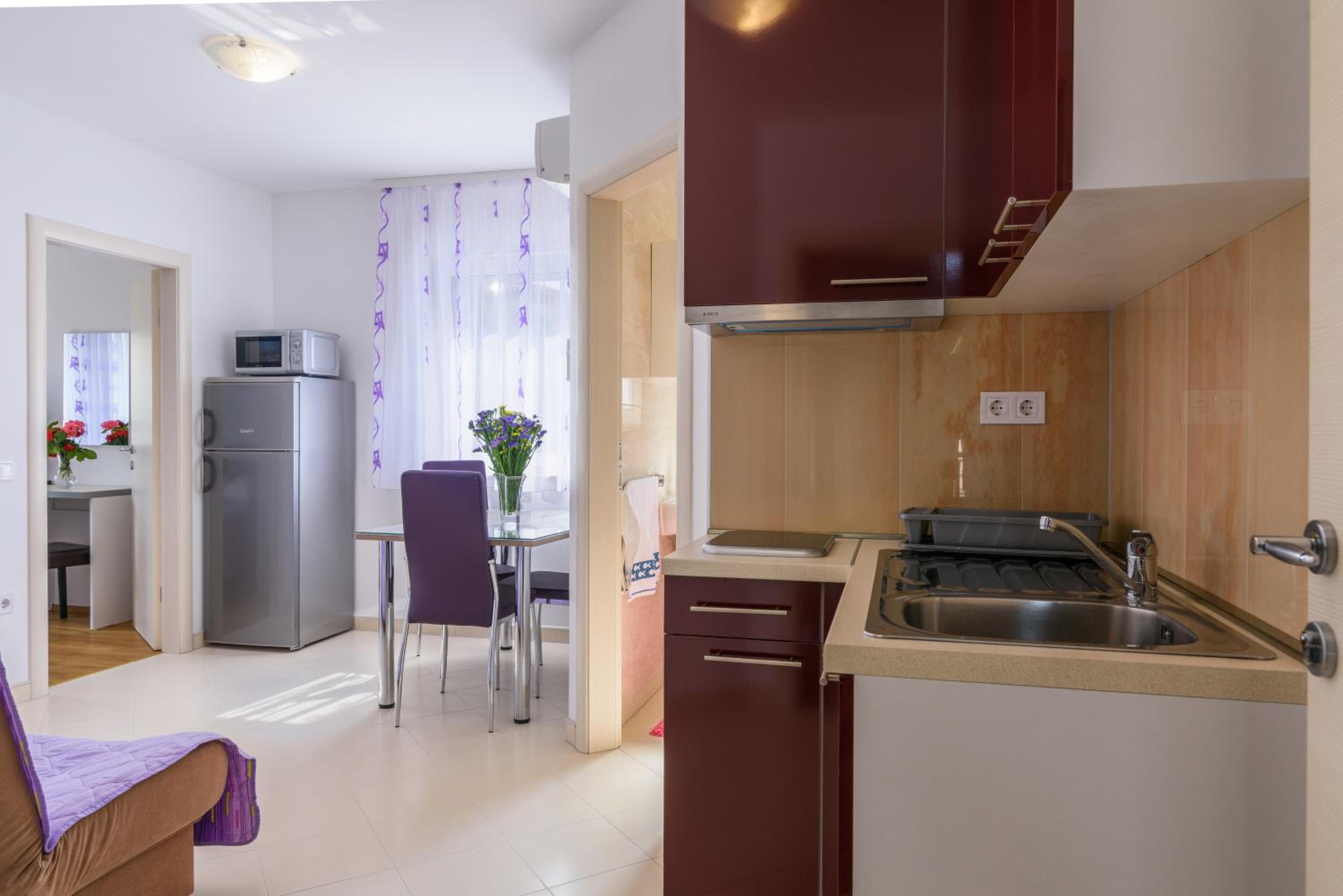 Apartment with Balcony - Photo 15
