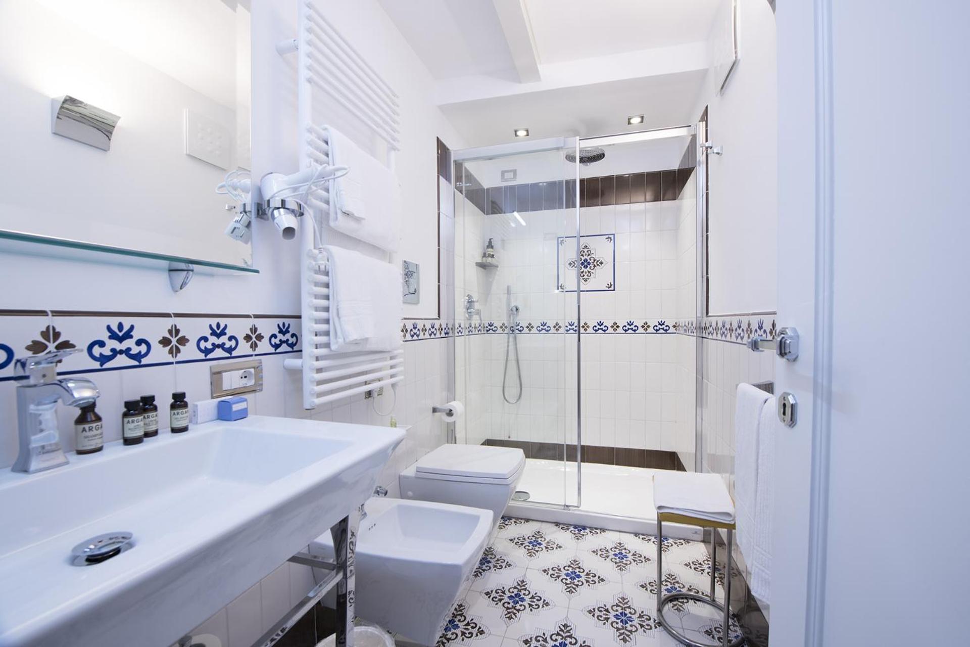 Double Room - Split Level photo 3