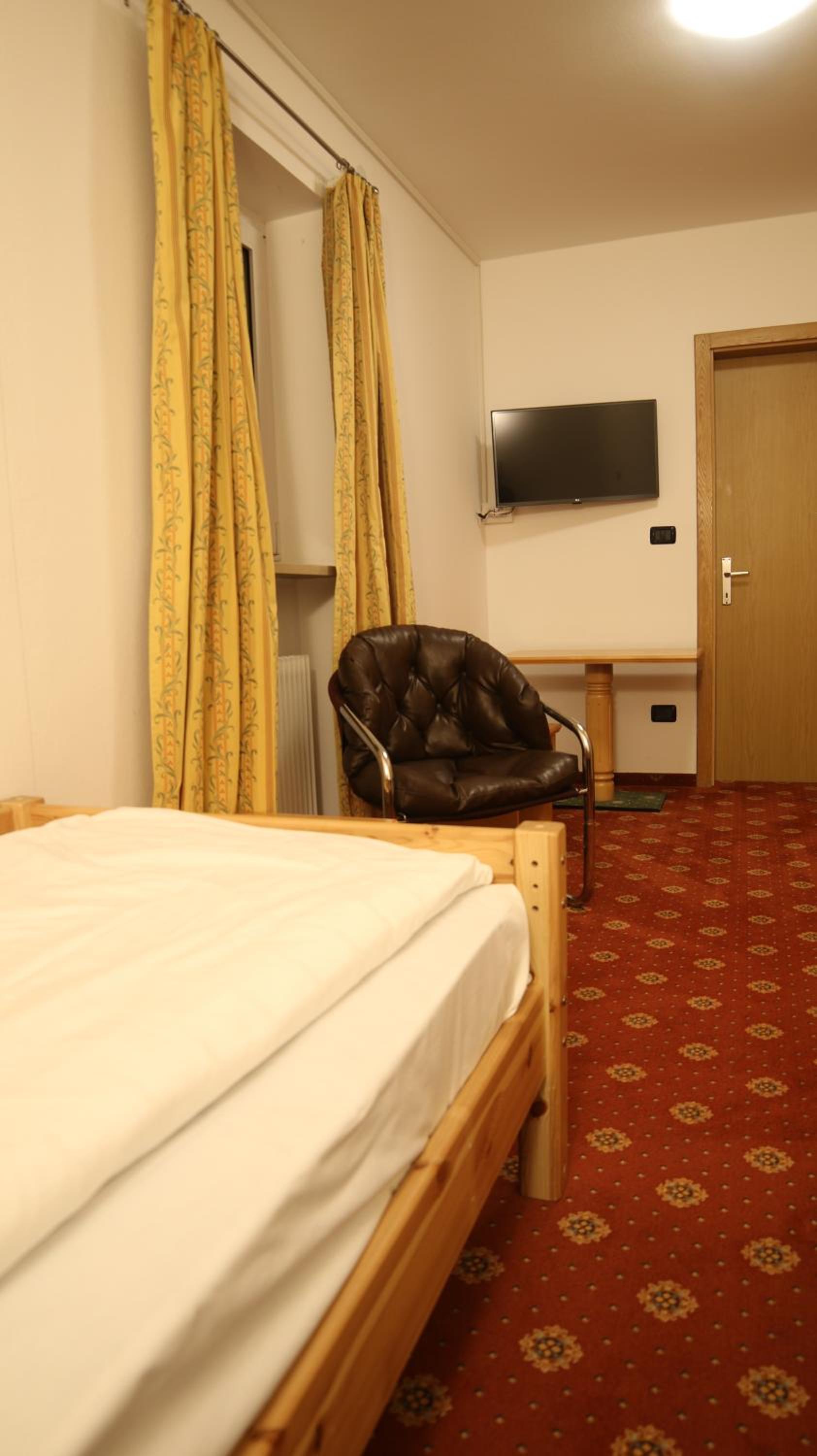 Standard Twin Room with Garden View photo 3