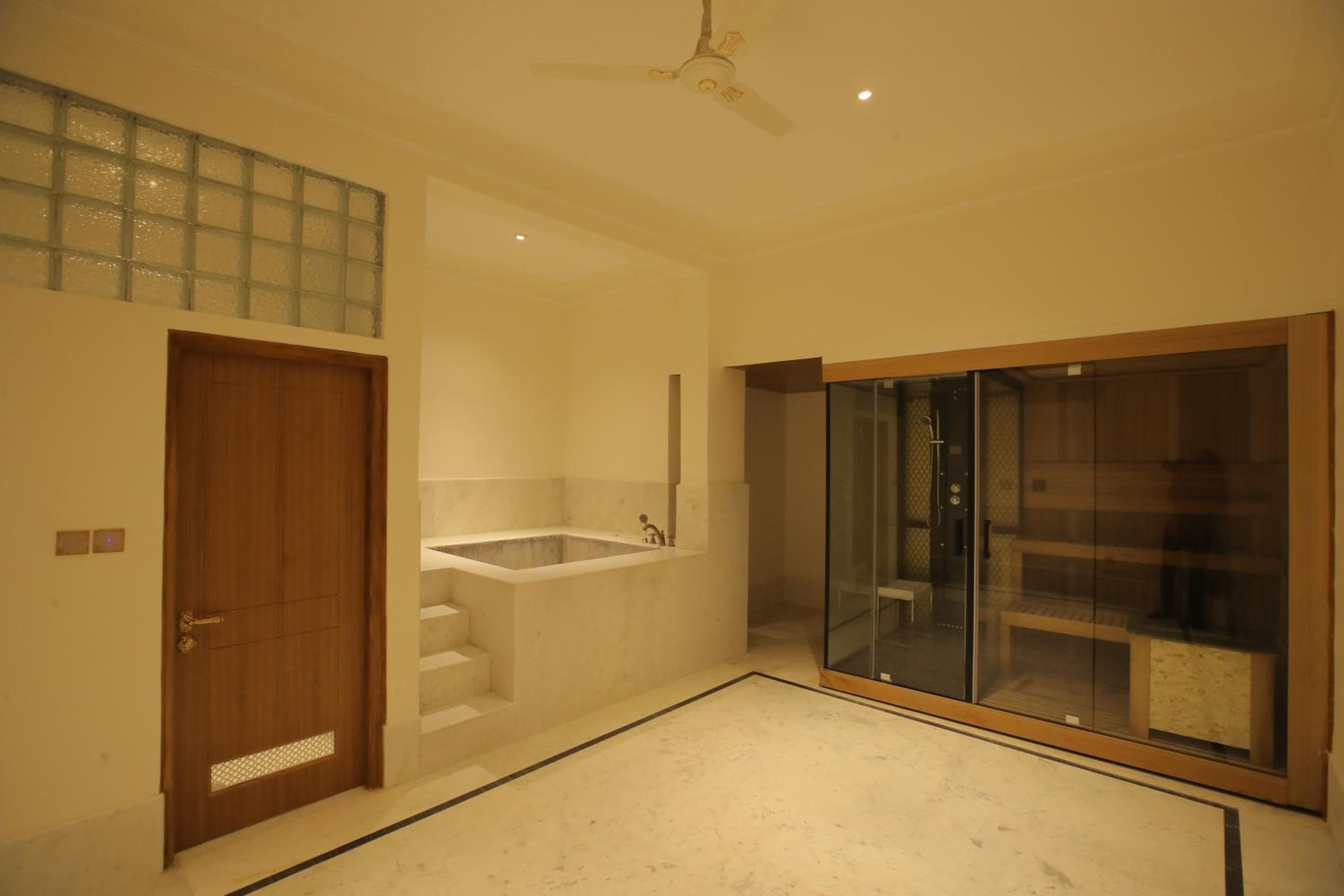  Royal Exclusive Villa Suite with Private Pool : Welcome drink on arrival, 2 pints of Kingfisher lager beer, One child up to 10 years complimentary without extra bed,20% discount on all resort services   - Photo 18