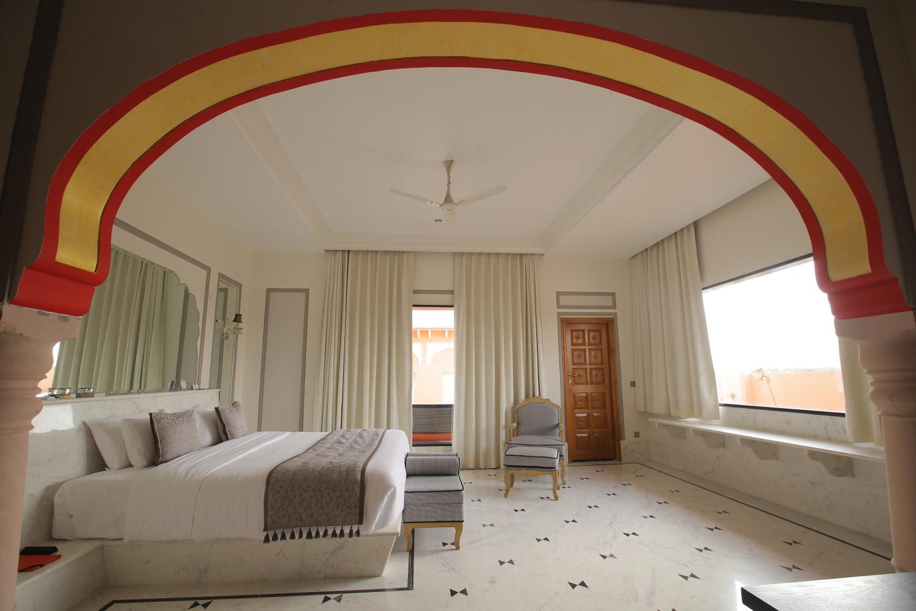  Royal Exclusive Villa Suite with Private Pool : Welcome drink on arrival, 2 pints of Kingfisher lager beer, One child up to 10 years complimentary without extra bed,20% discount on all resort services   - Photo 4