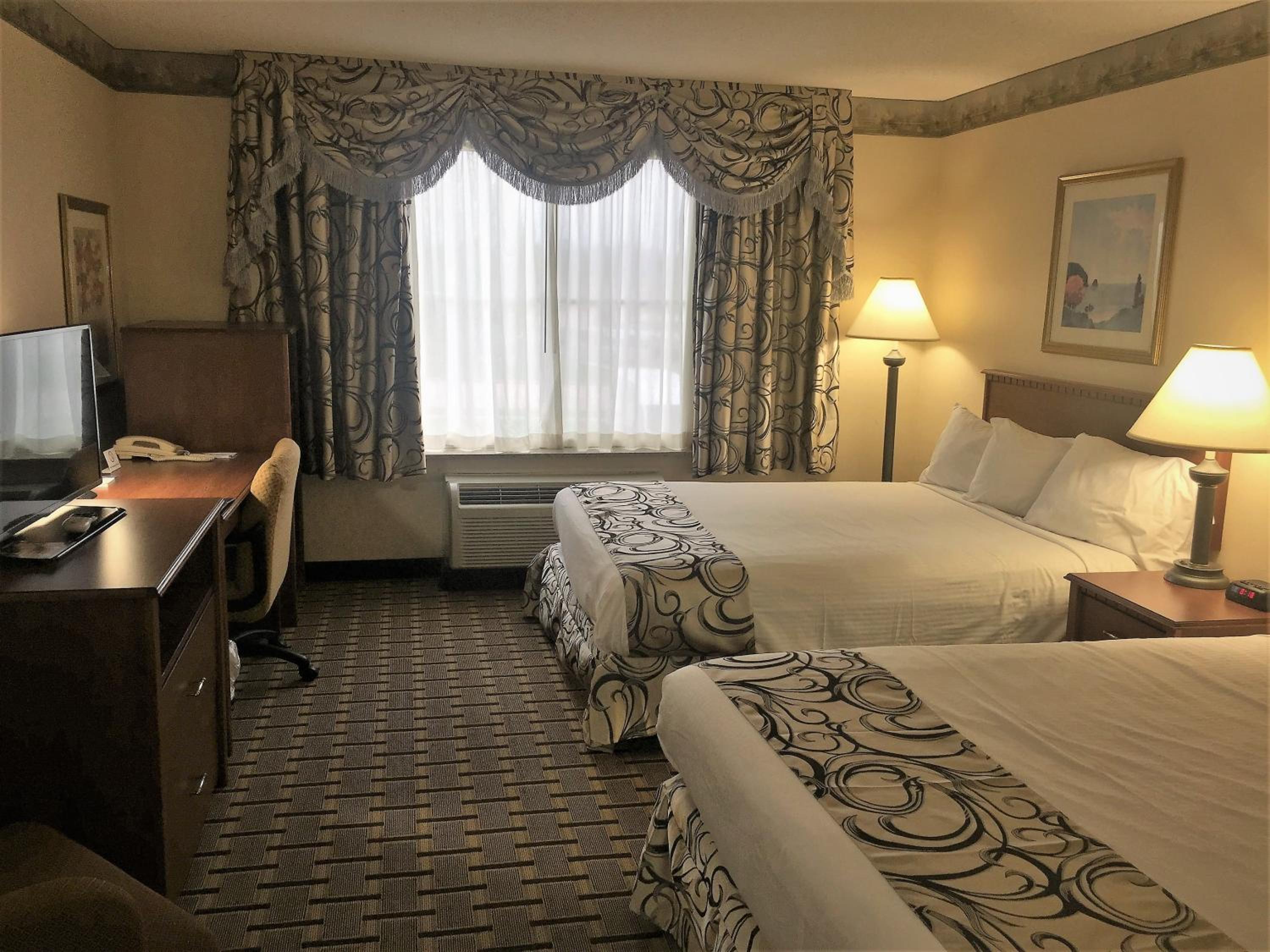 Queen Room with Two Queen Beds - Non-Smoking - Photo 1