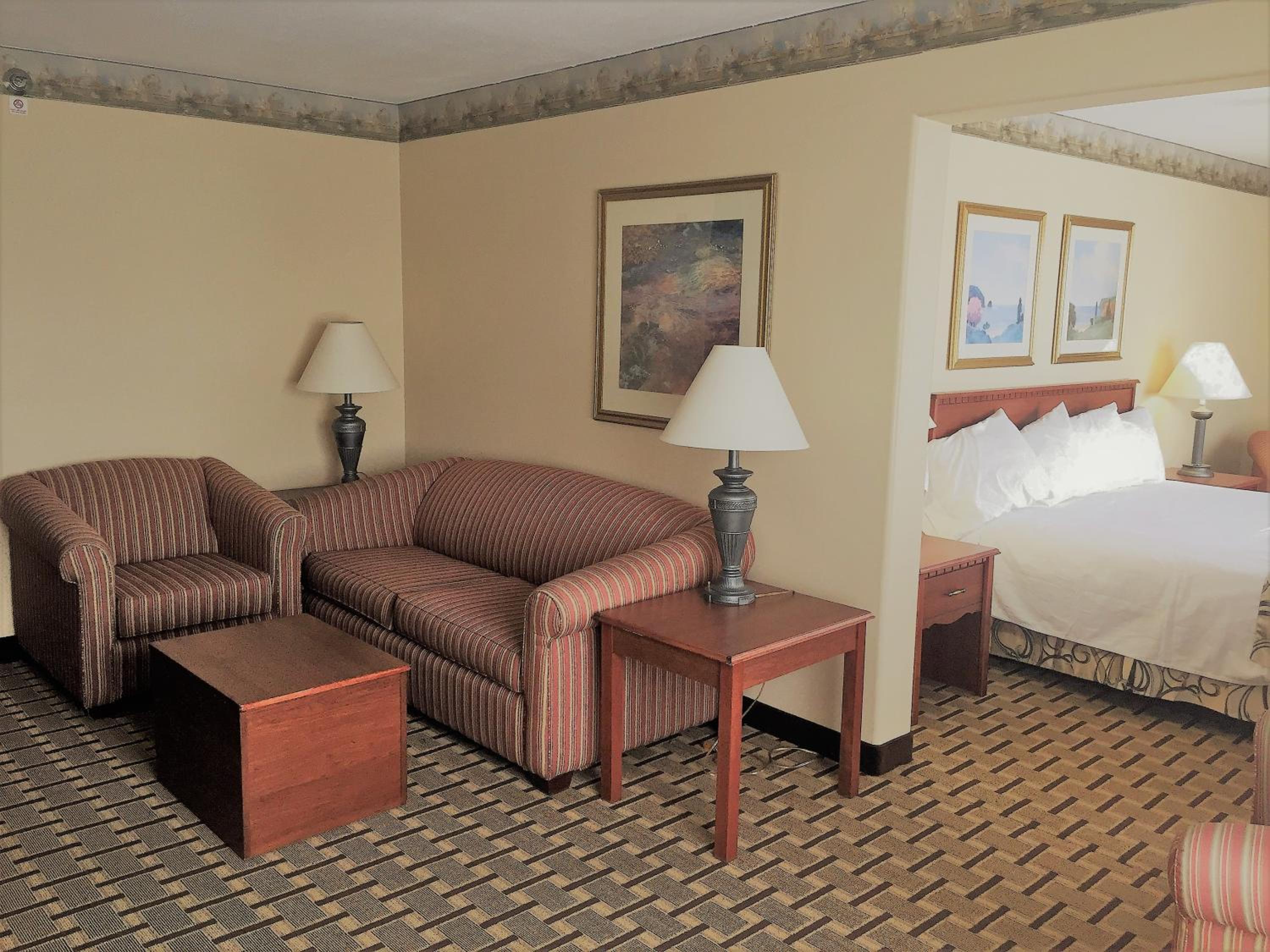 Deluxe King Room - Non-Smoking photo 3