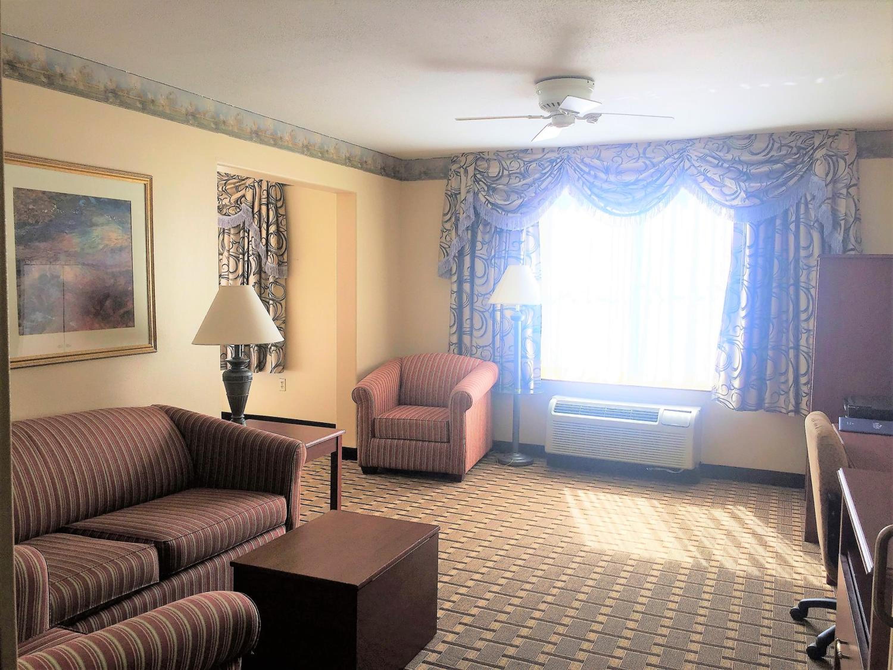 Deluxe King Room - Non-Smoking photo 2
