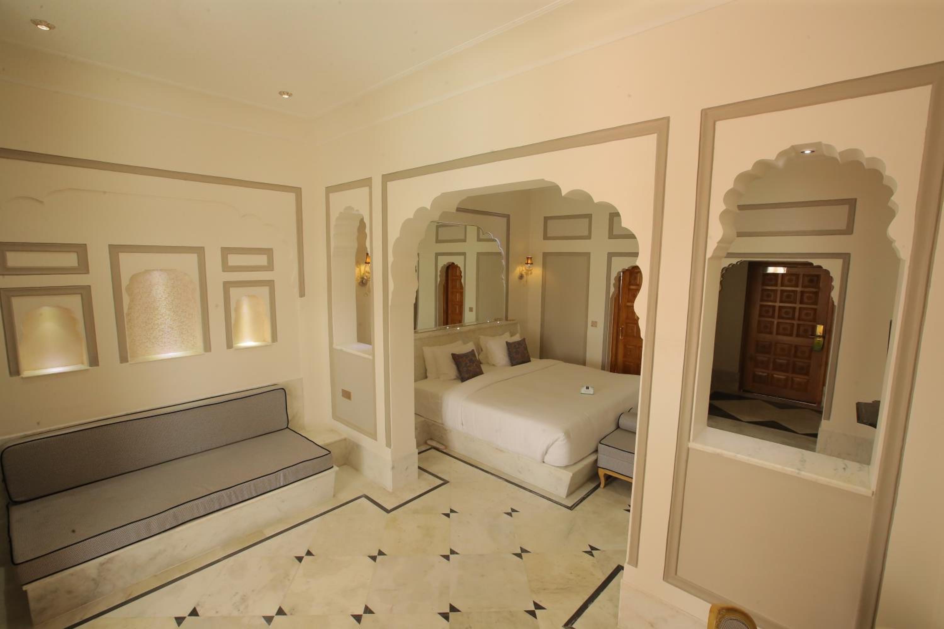 Royal Villa Suite with Private Pool : Welcome drink on arrival, 2 pints of Kingfisher lager beer, One child up to 10 years complimentary without extra bed,20% discount on all resort services,Complimentary Mini Bar - Photo 21