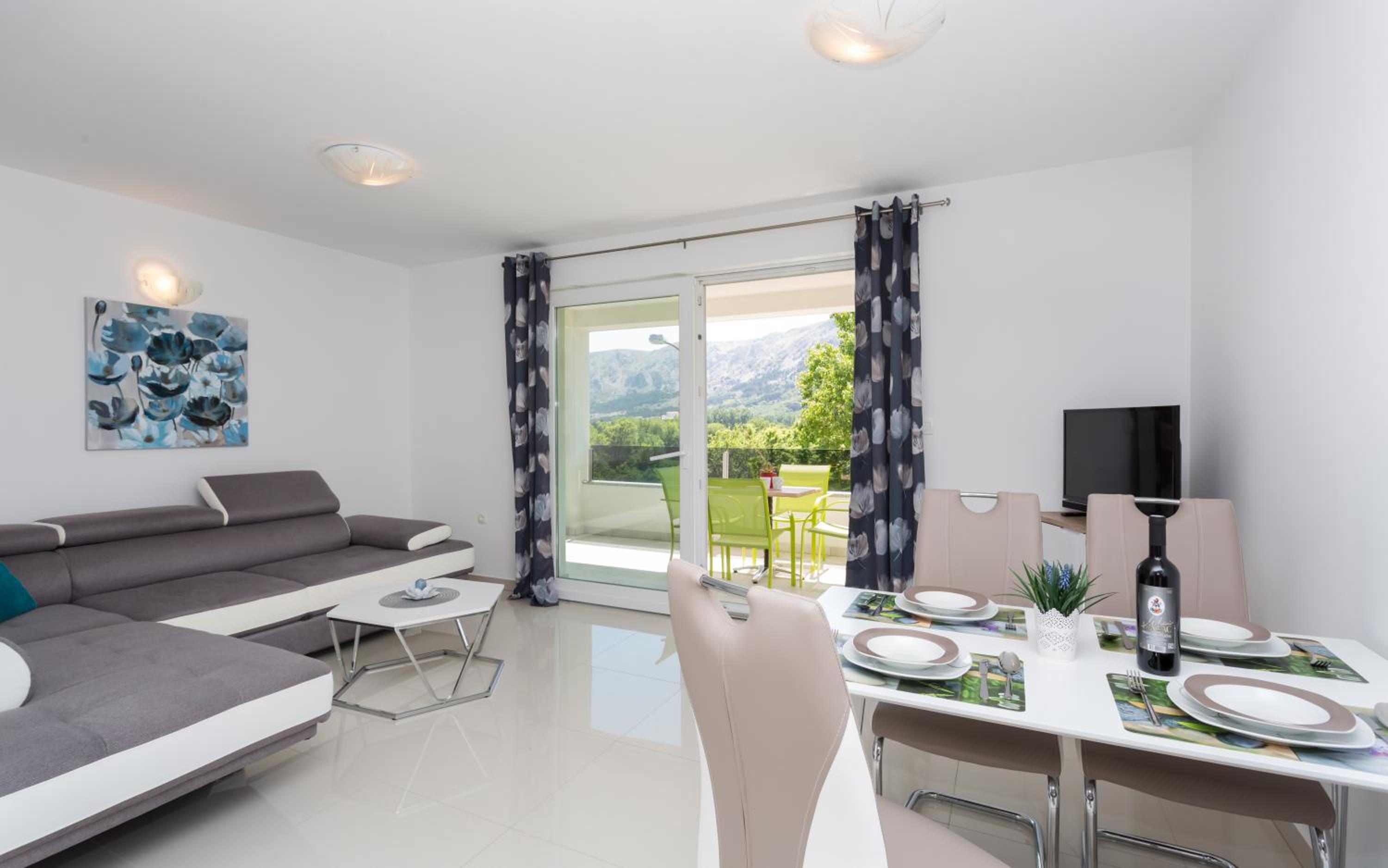 Two-Bedroom Apartment with Balcony photo 1