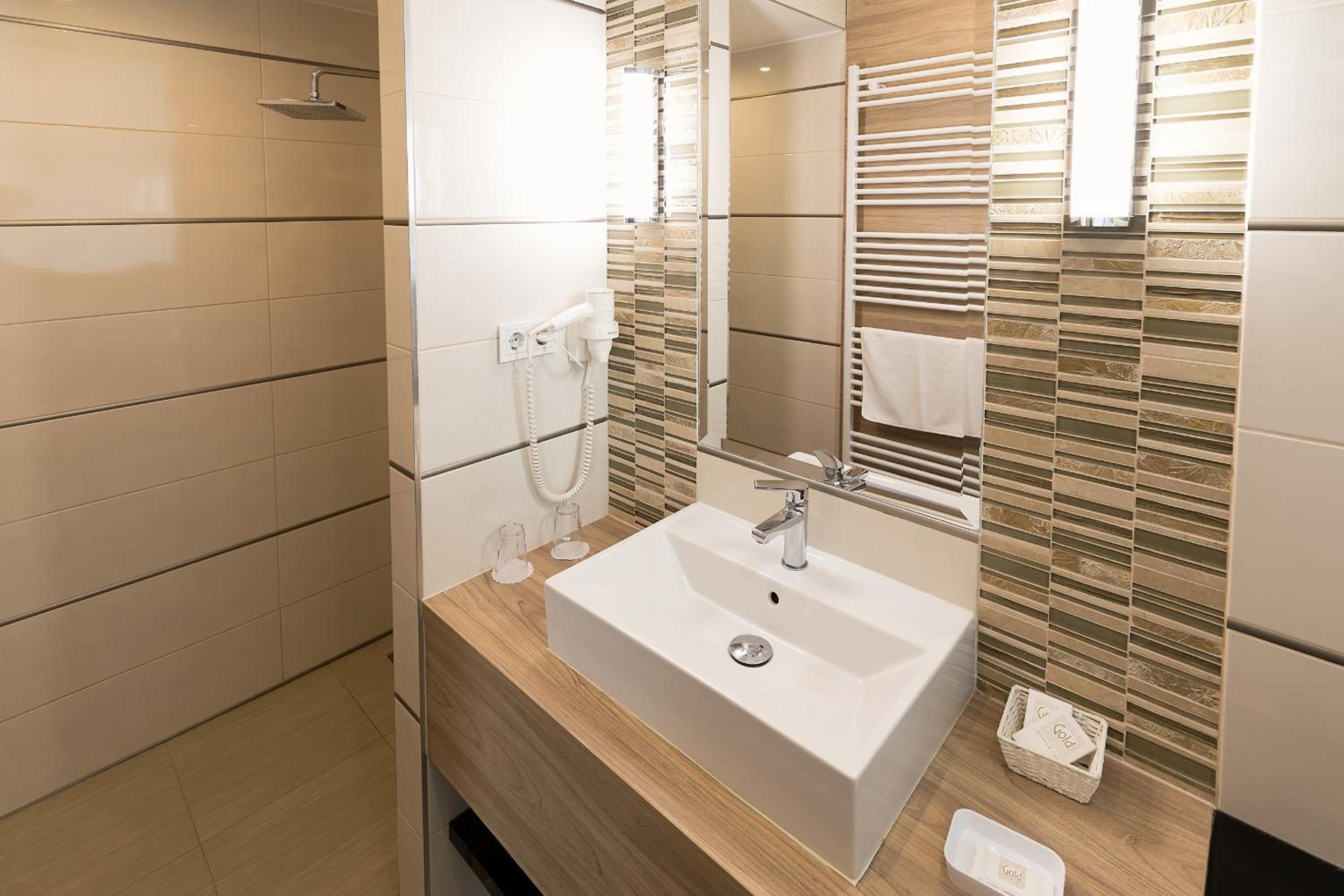 Deluxe Double or Twin Room with Garden photo 3