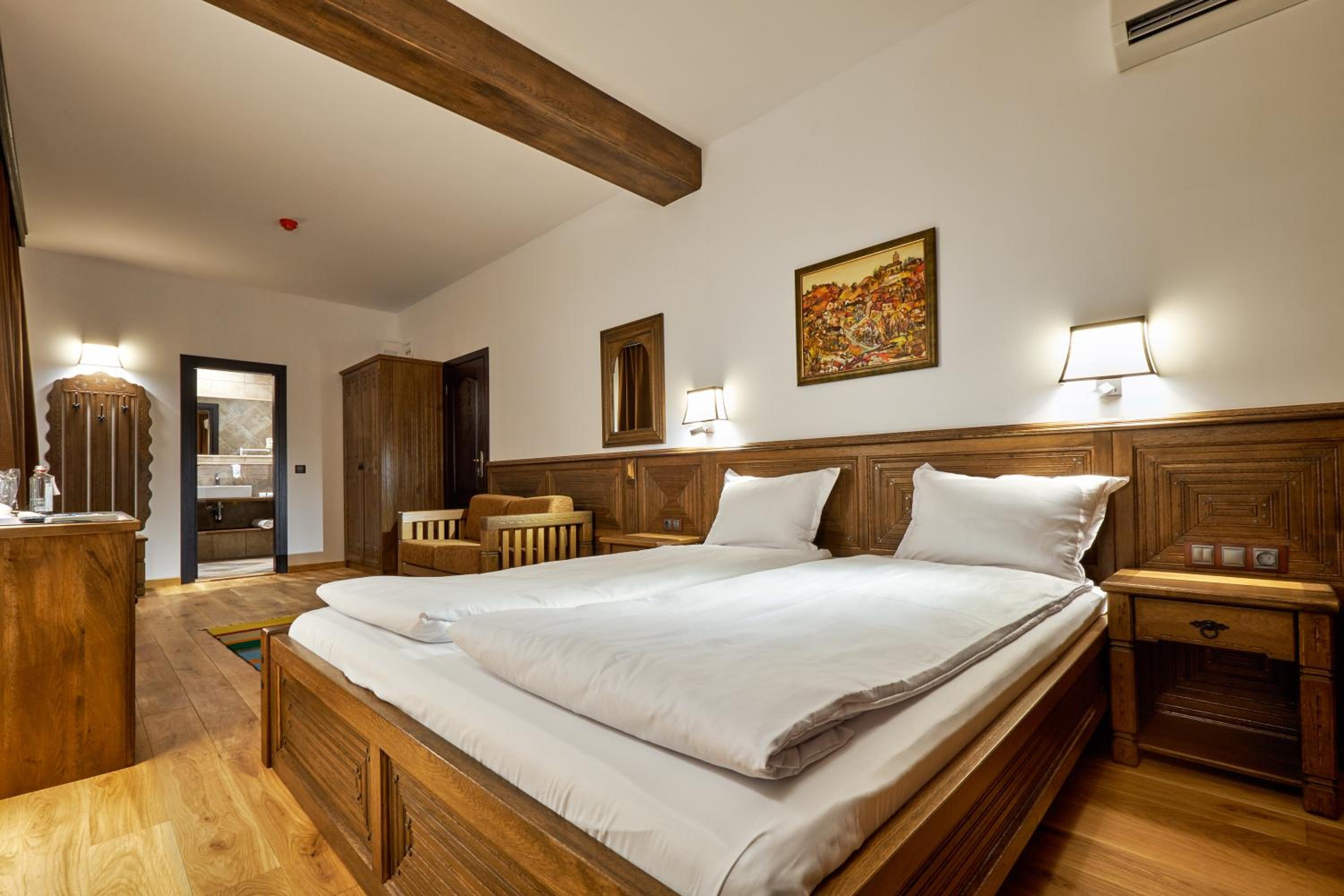 Suite with Pool View - Photo 1