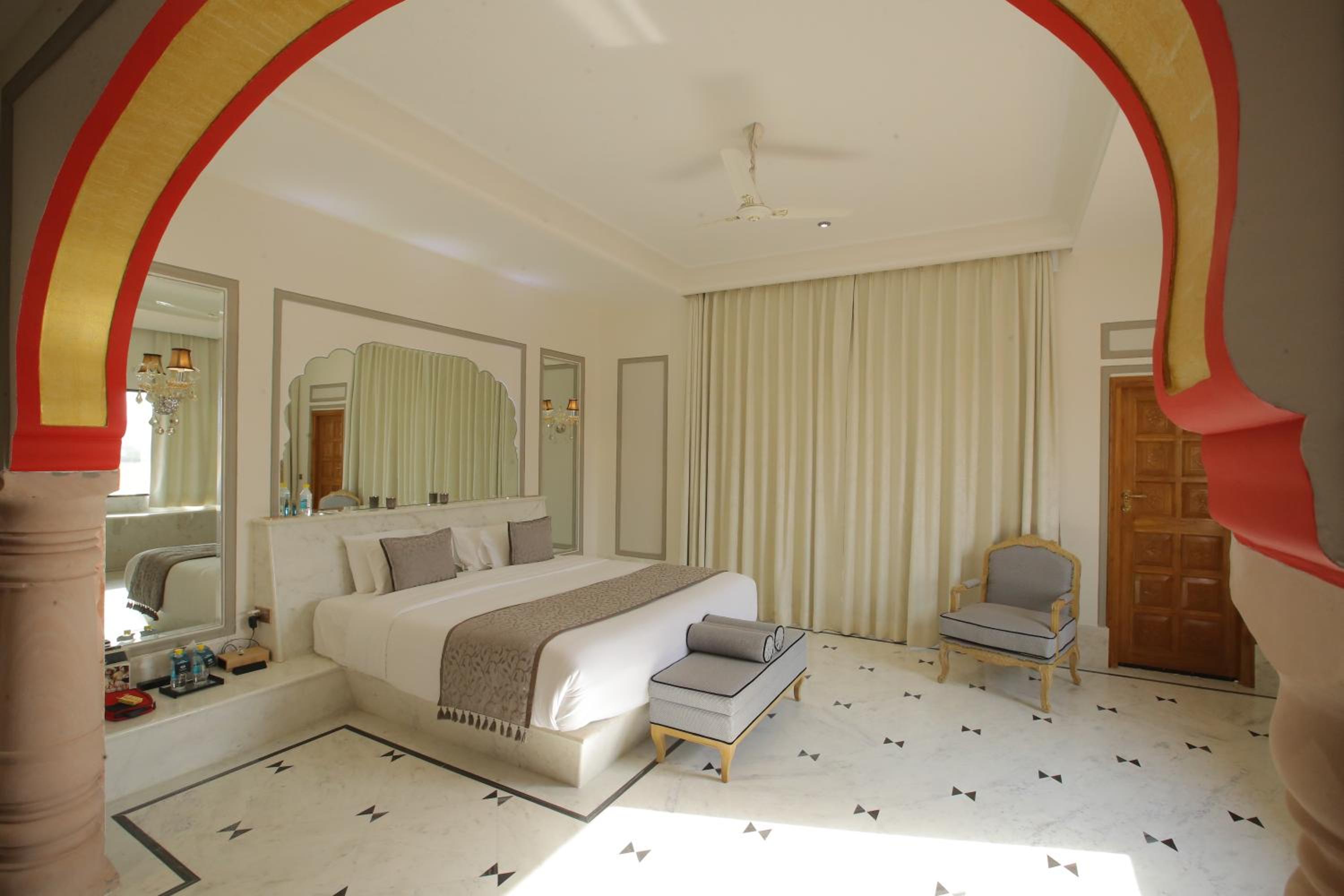  Royal Exclusive Villa Suite with Private Pool : Welcome drink on arrival, 2 pints of Kingfisher lager beer, One child up to 10 years complimentary without extra bed,20% discount on all resort services   - Photo 5