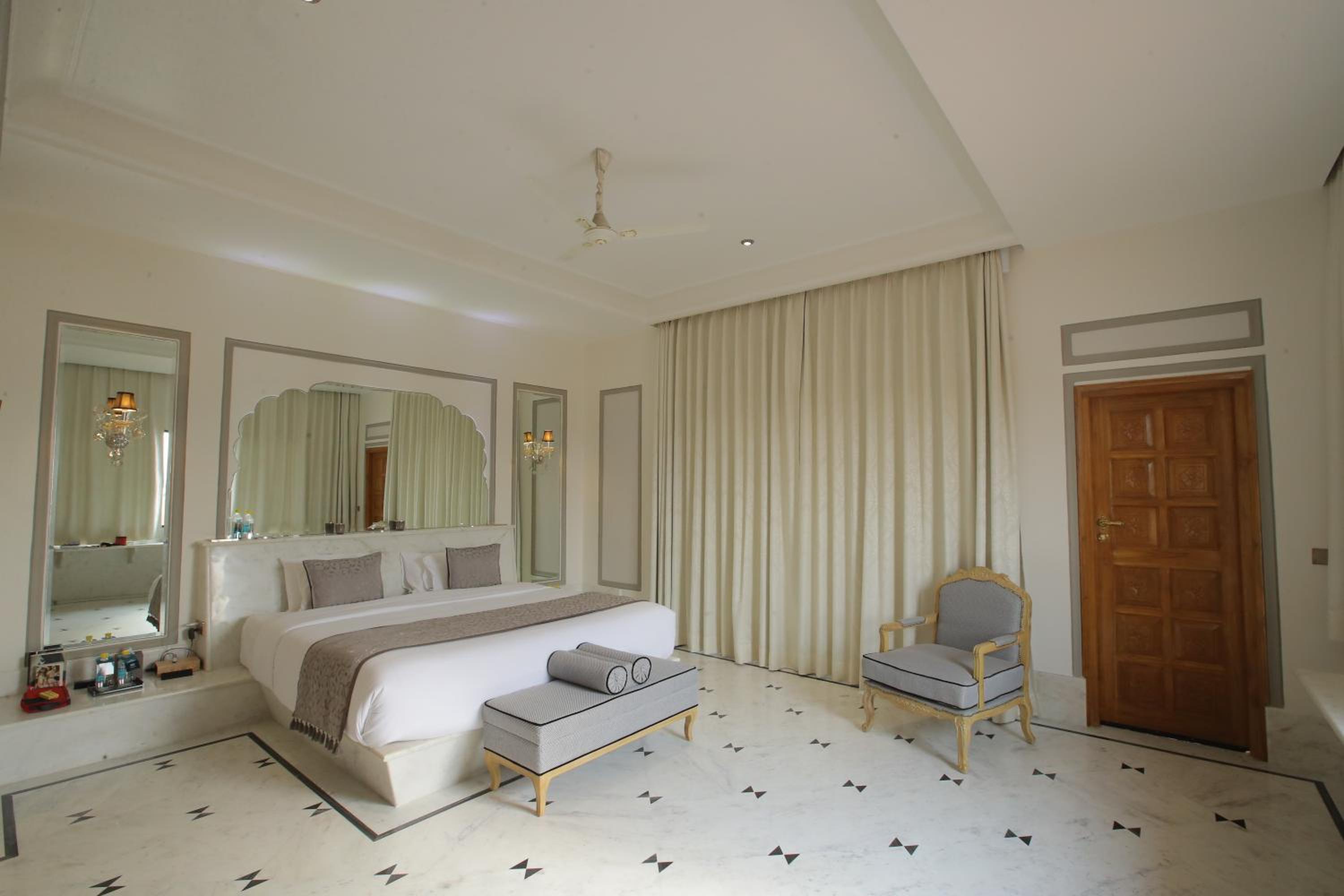  Royal Exclusive Villa Suite with Private Pool : Welcome drink on arrival, 2 pints of Kingfisher lager beer, One child up to 10 years complimentary without extra bed,20% discount on all resort services   - Photo 8