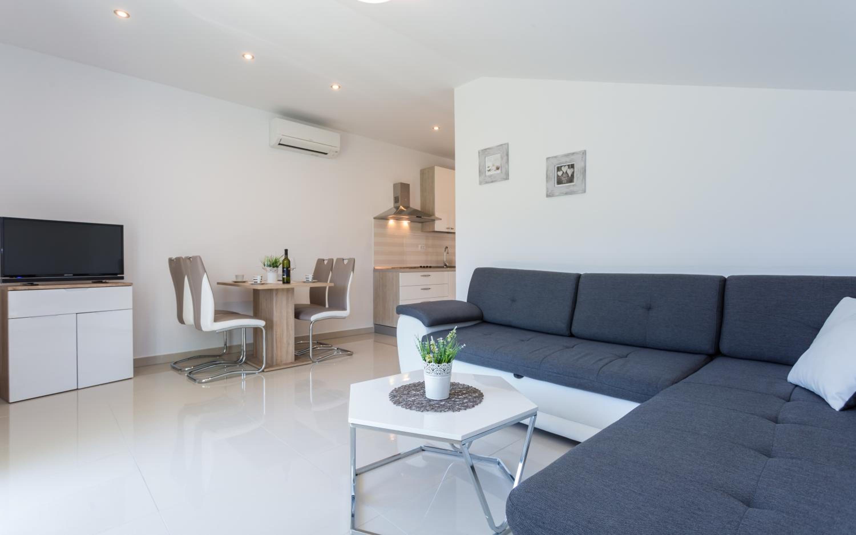 Two-Bedroom Apartment with Balcony and Sea View photo 1