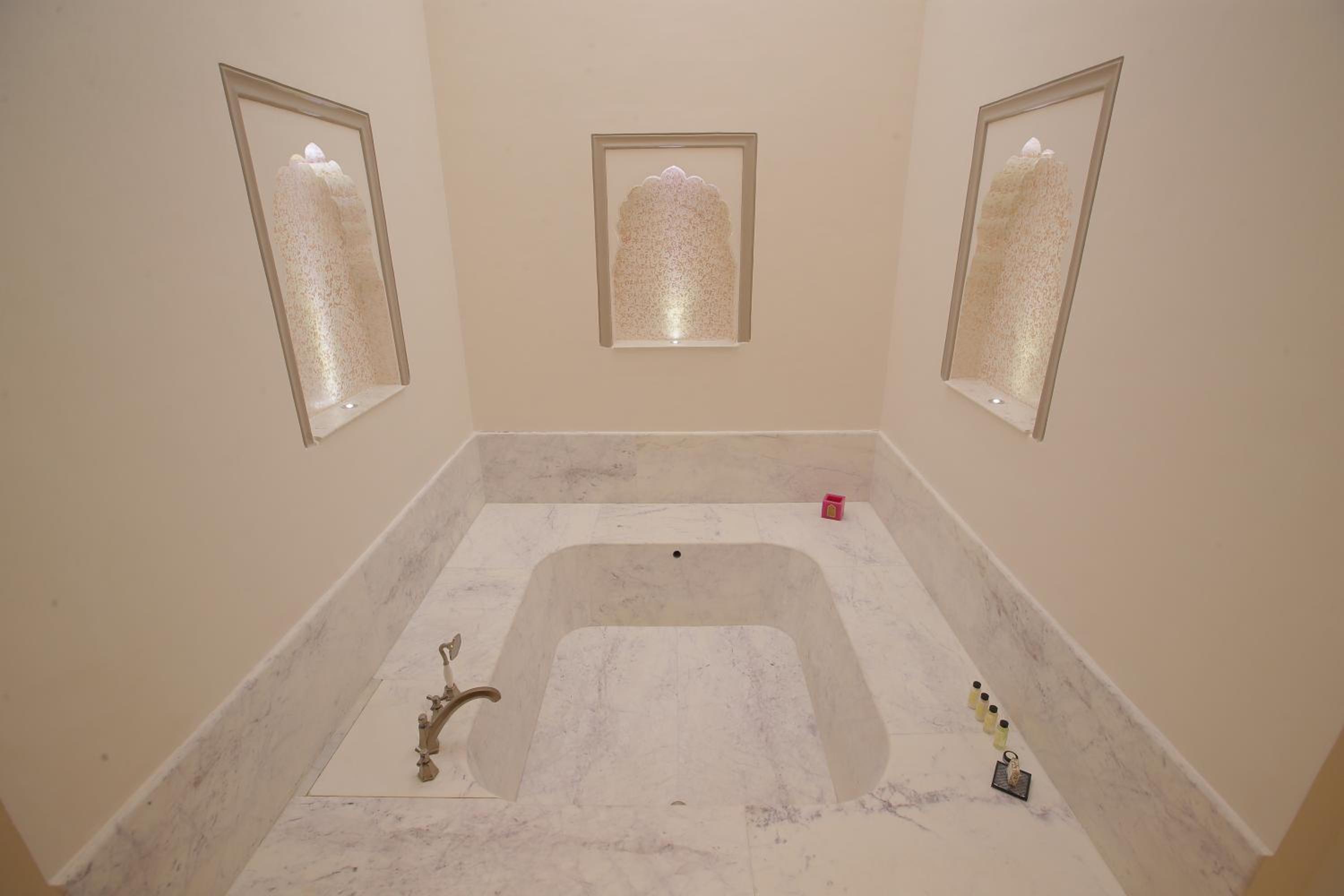  Royal Exclusive Villa Suite with Private Pool : Welcome drink on arrival, 2 pints of Kingfisher lager beer, One child up to 10 years complimentary without extra bed,20% discount on all resort services   - Photo 26
