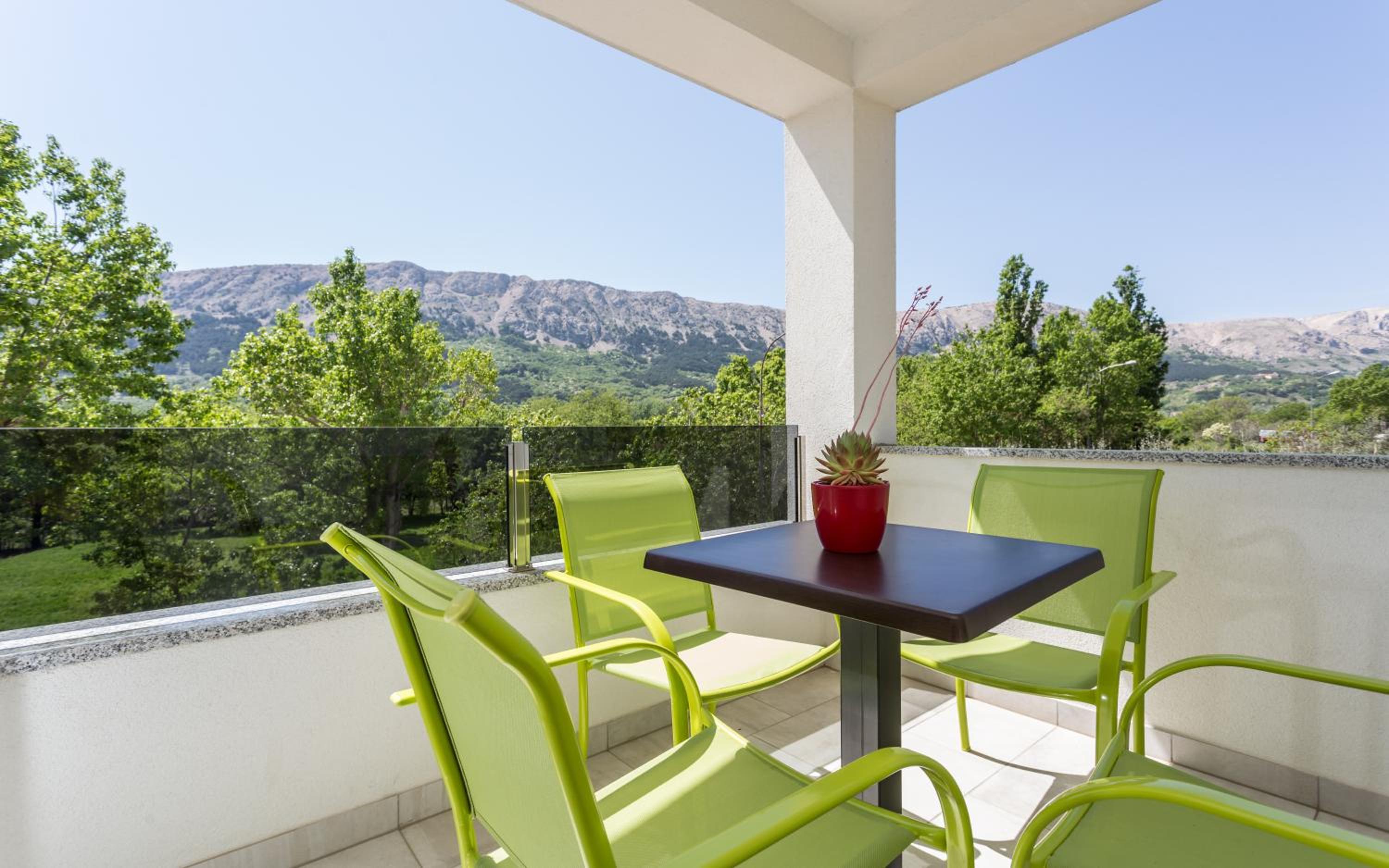 One-Bedroom Apartment with Balcony photo 3