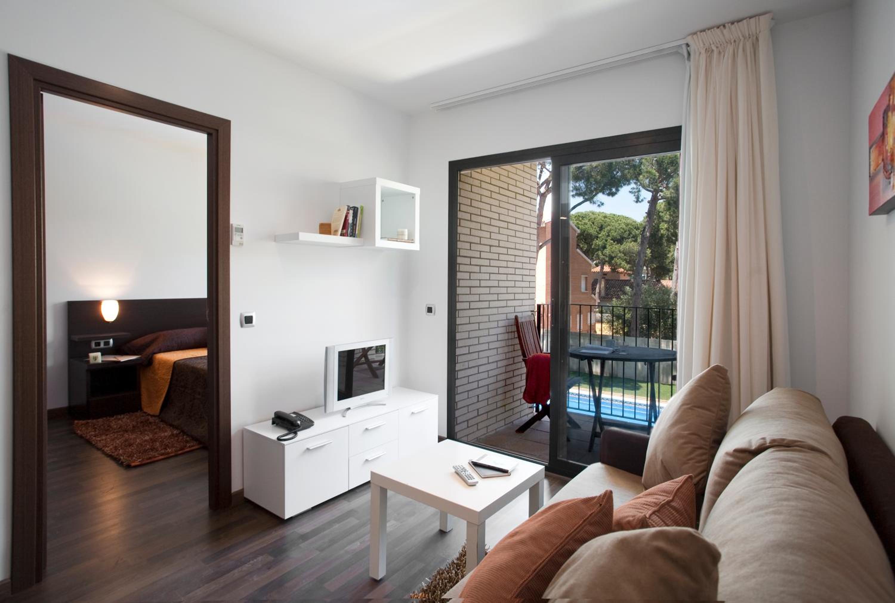 Duplex Two Bedroom Apartment - Photo 3