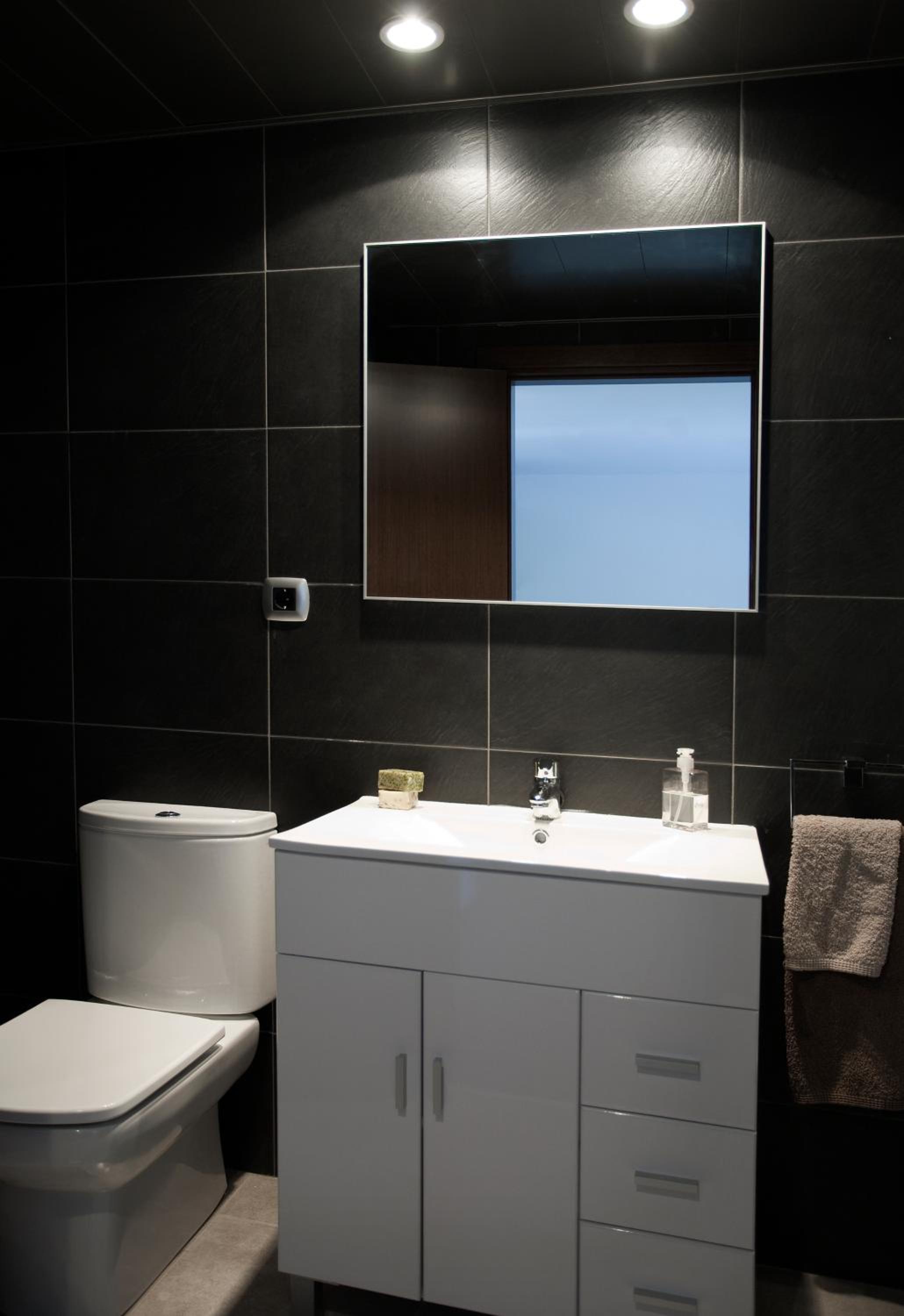 One-Bedroom Apartment - Photo 8