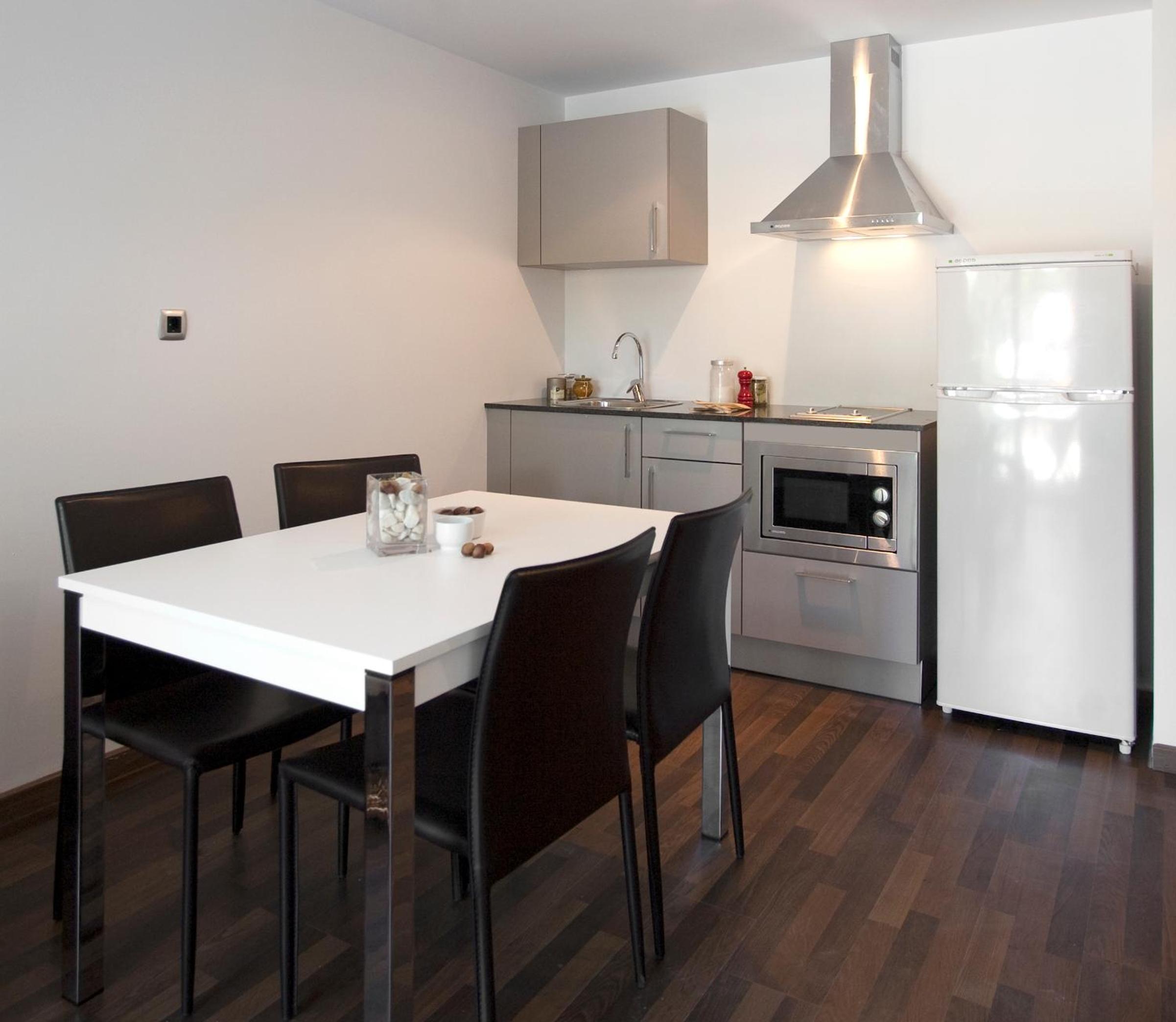 Duplex Two Bedroom Apartment - Photo 8
