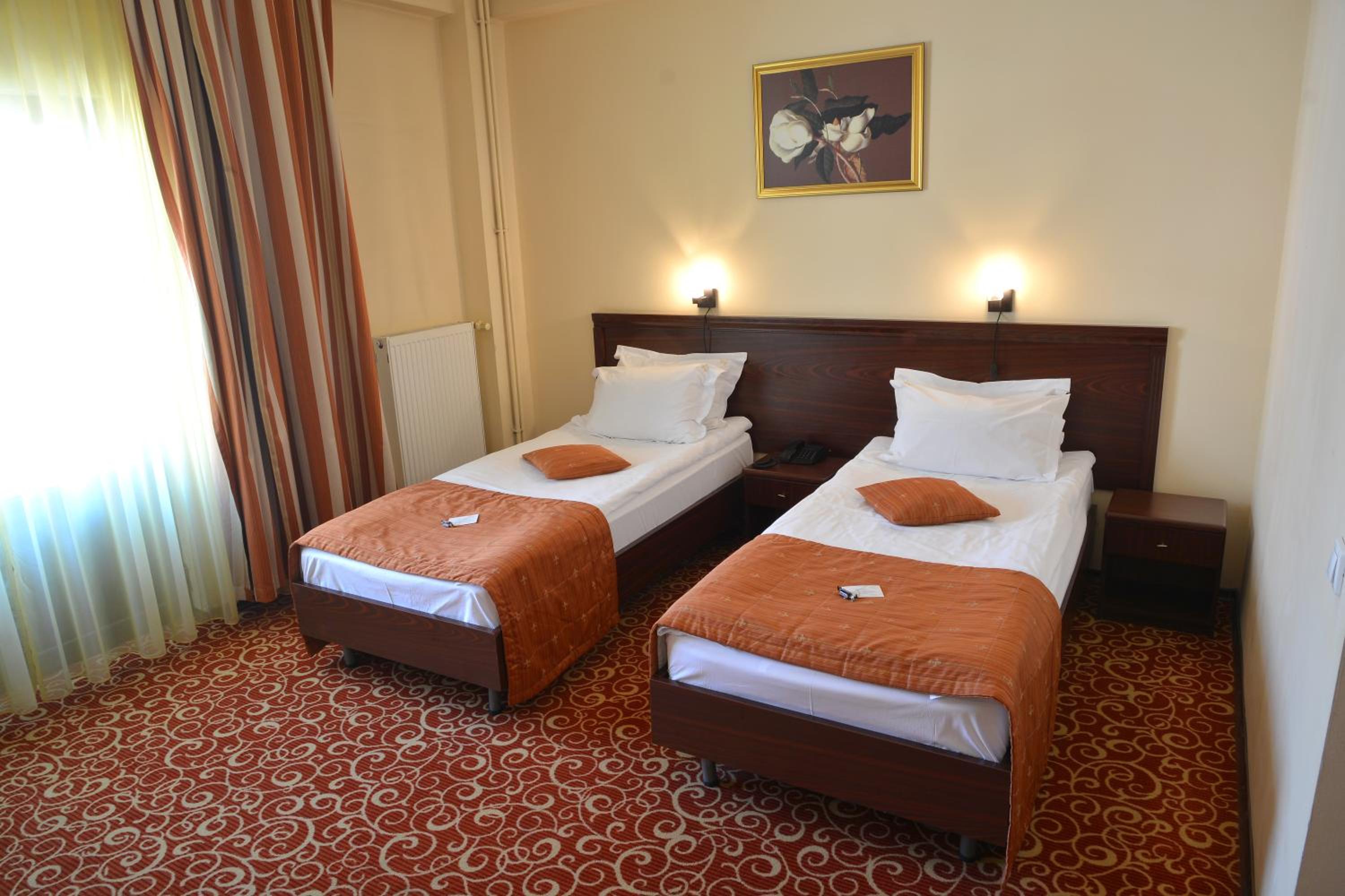 Standard Double or Twin Room - Photo 1