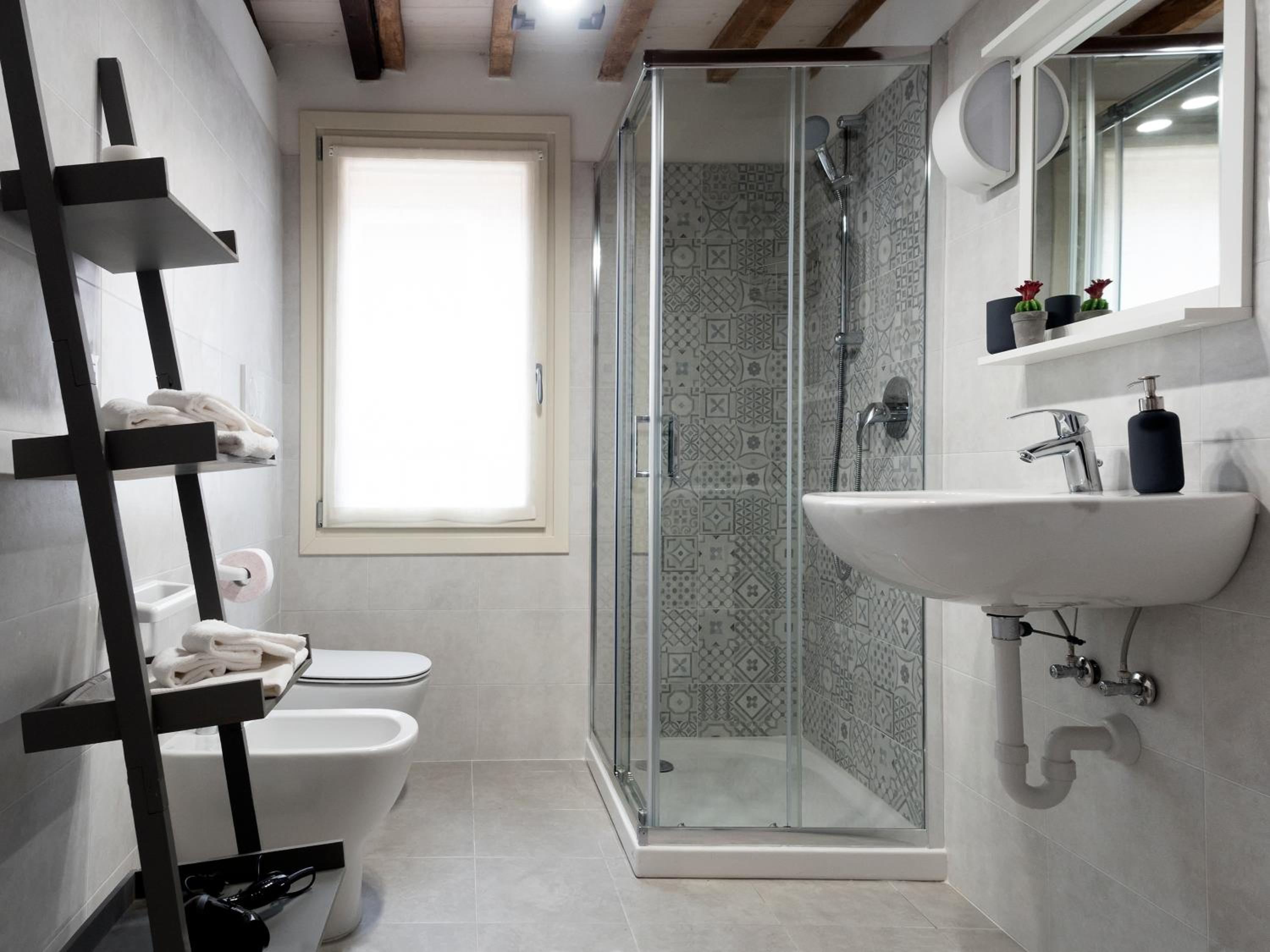 Double or Twin Room - Photo 3