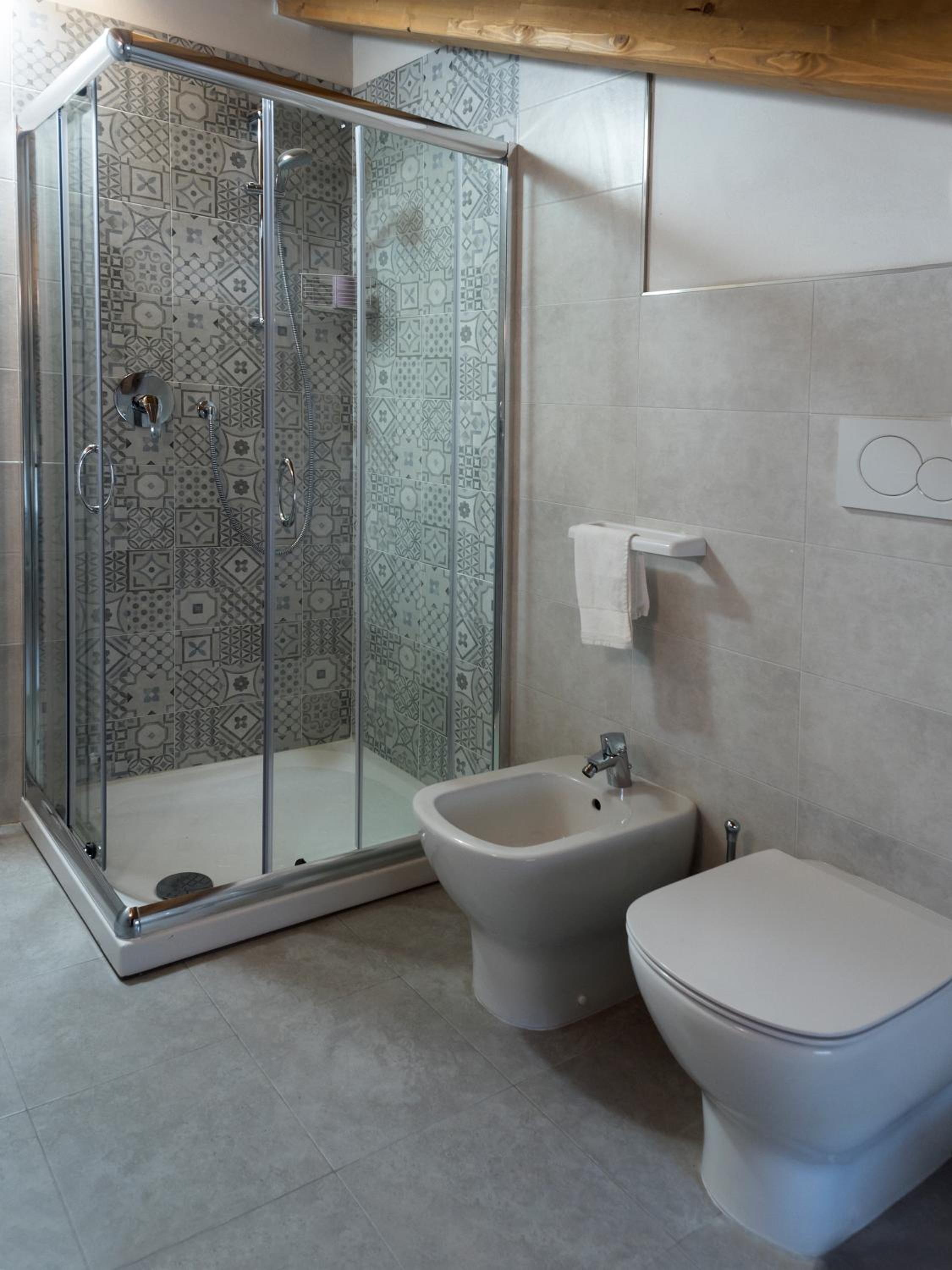 Large Double or Twin Room photo 2