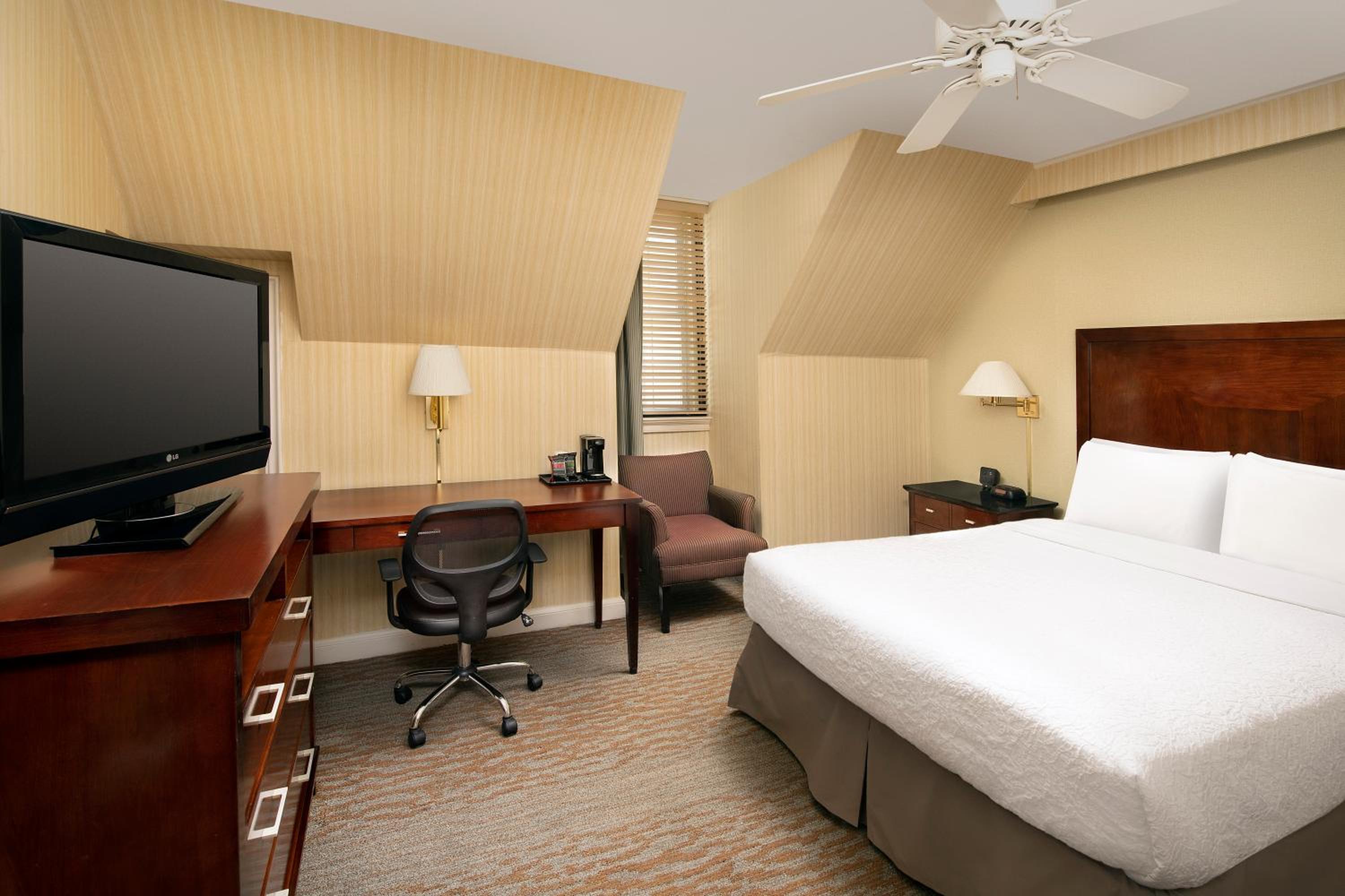 Queen Room - Photo 1