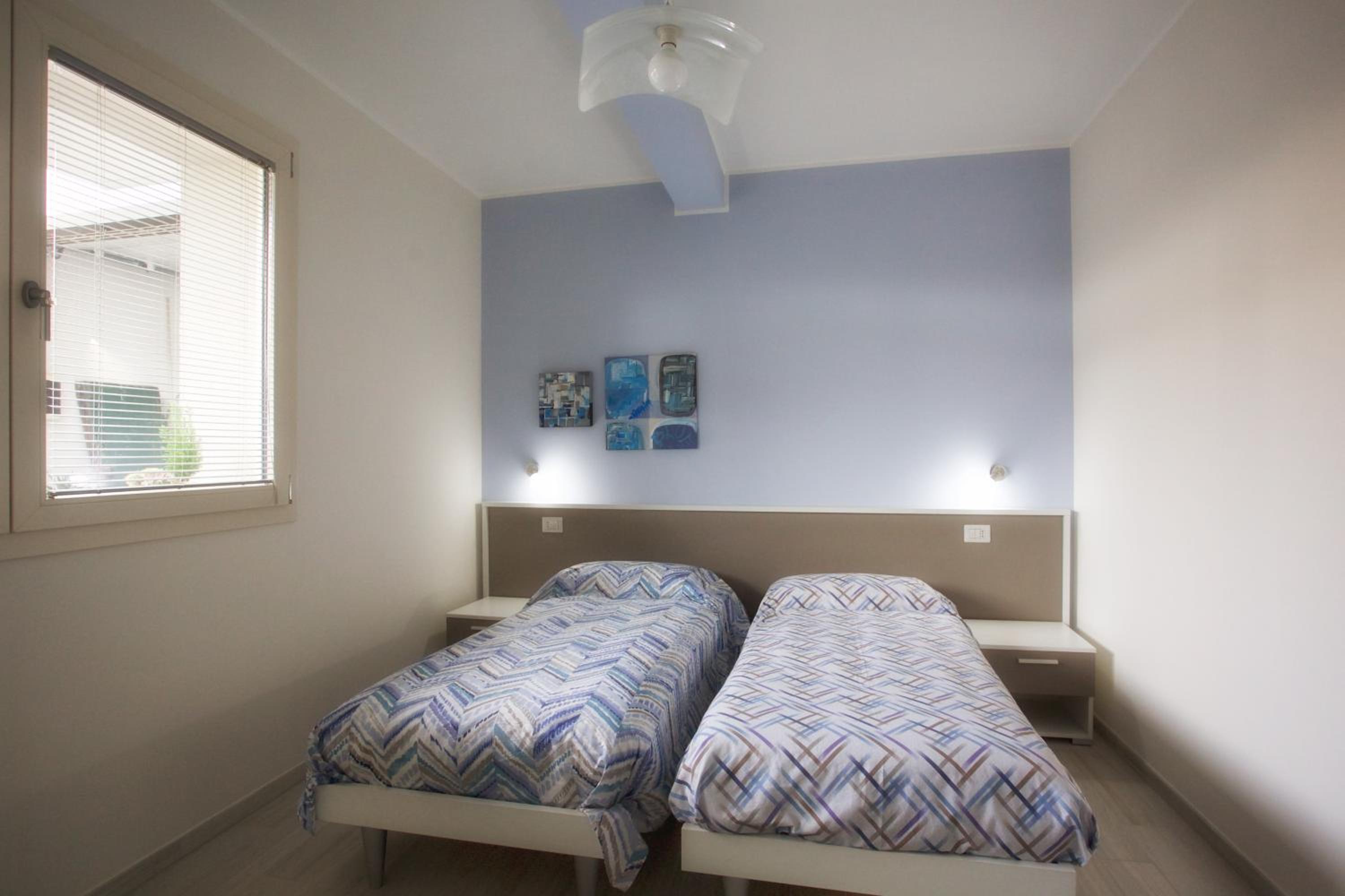 Twin Room with Private Bathroom photo 2