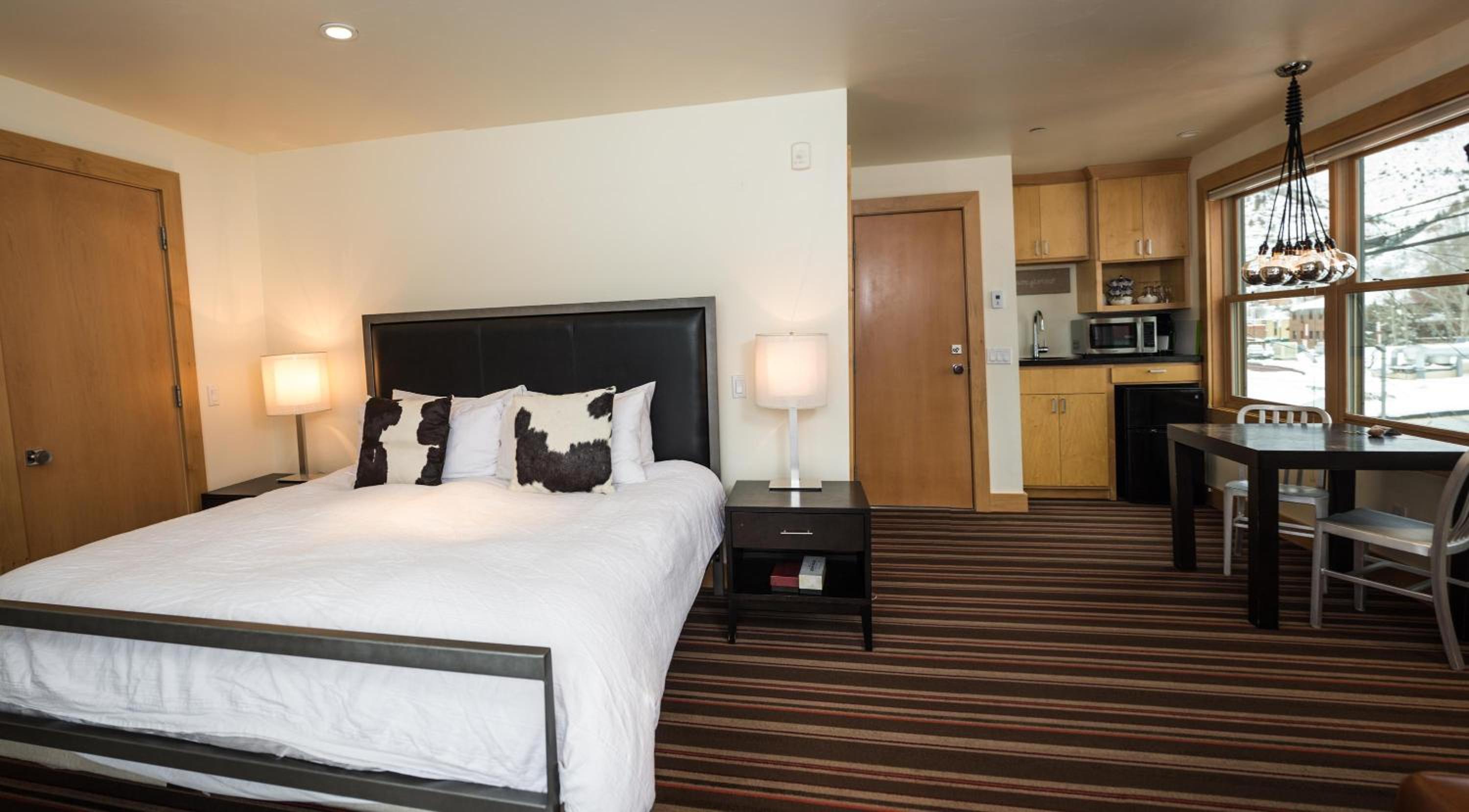 Deluxe King Room - Photo 1