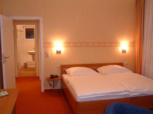 Double Room - Photo 5