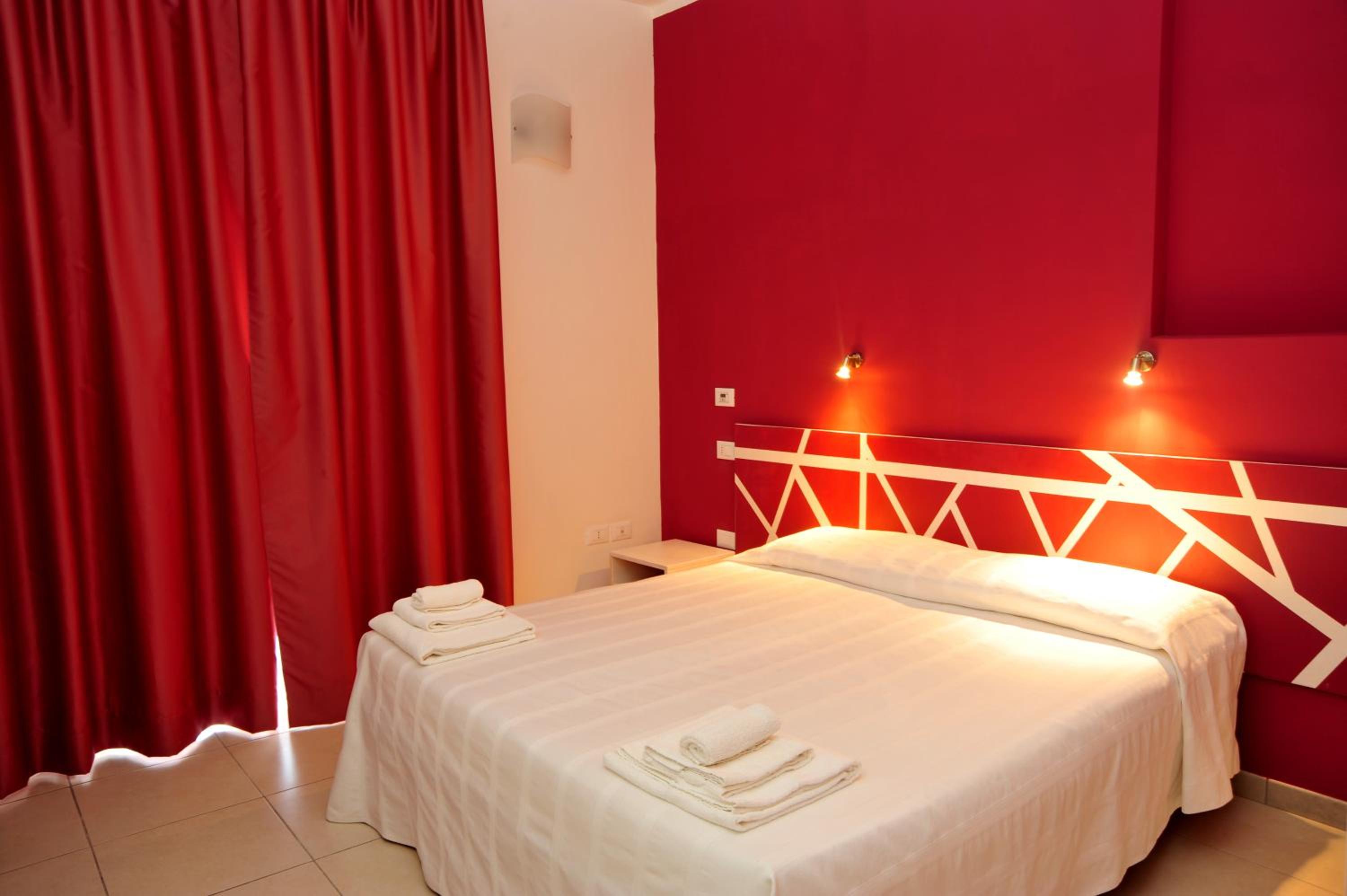 Double Room with Balcony - Photo 35