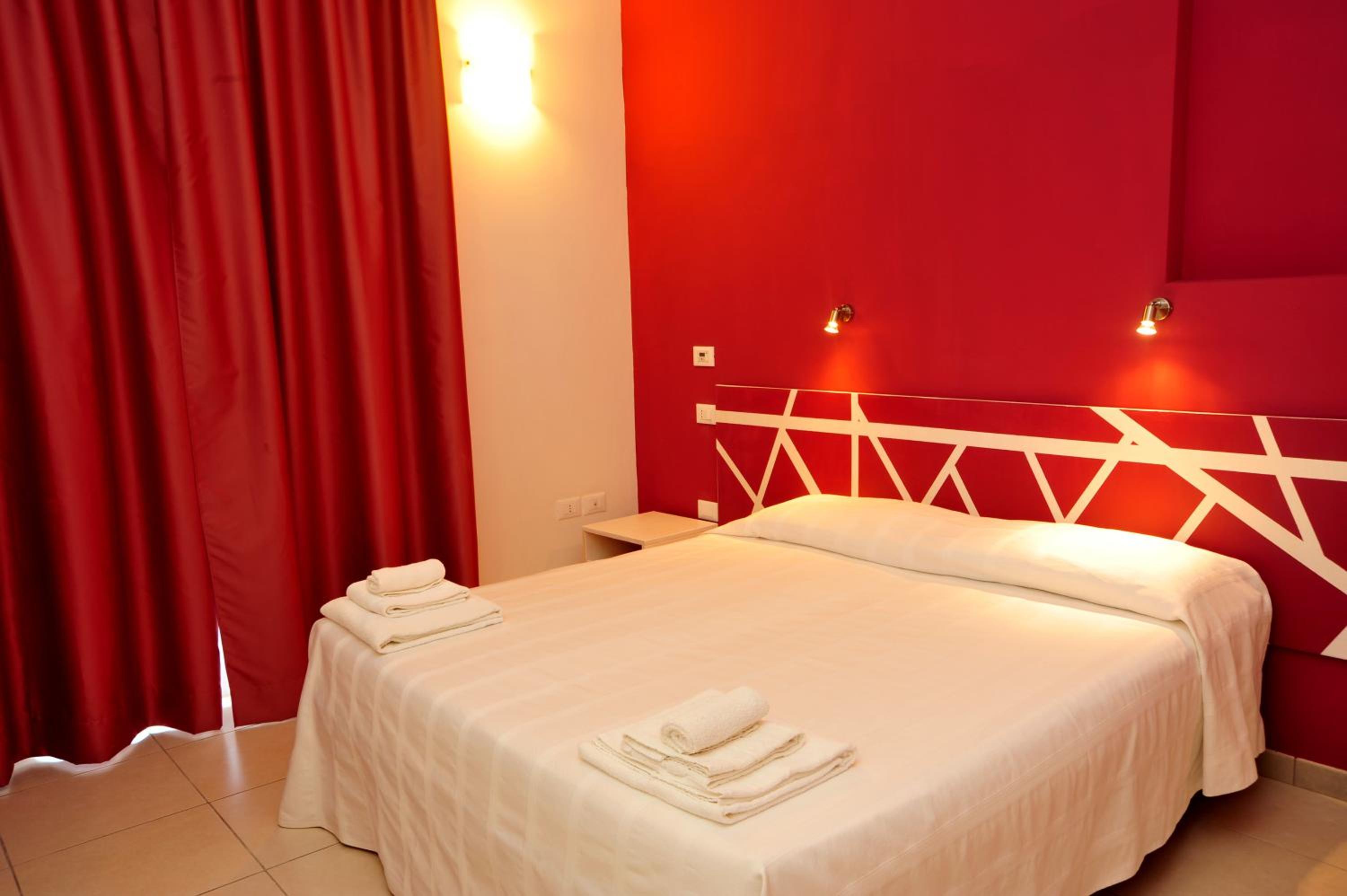 Double Room with Balcony - Photo 2
