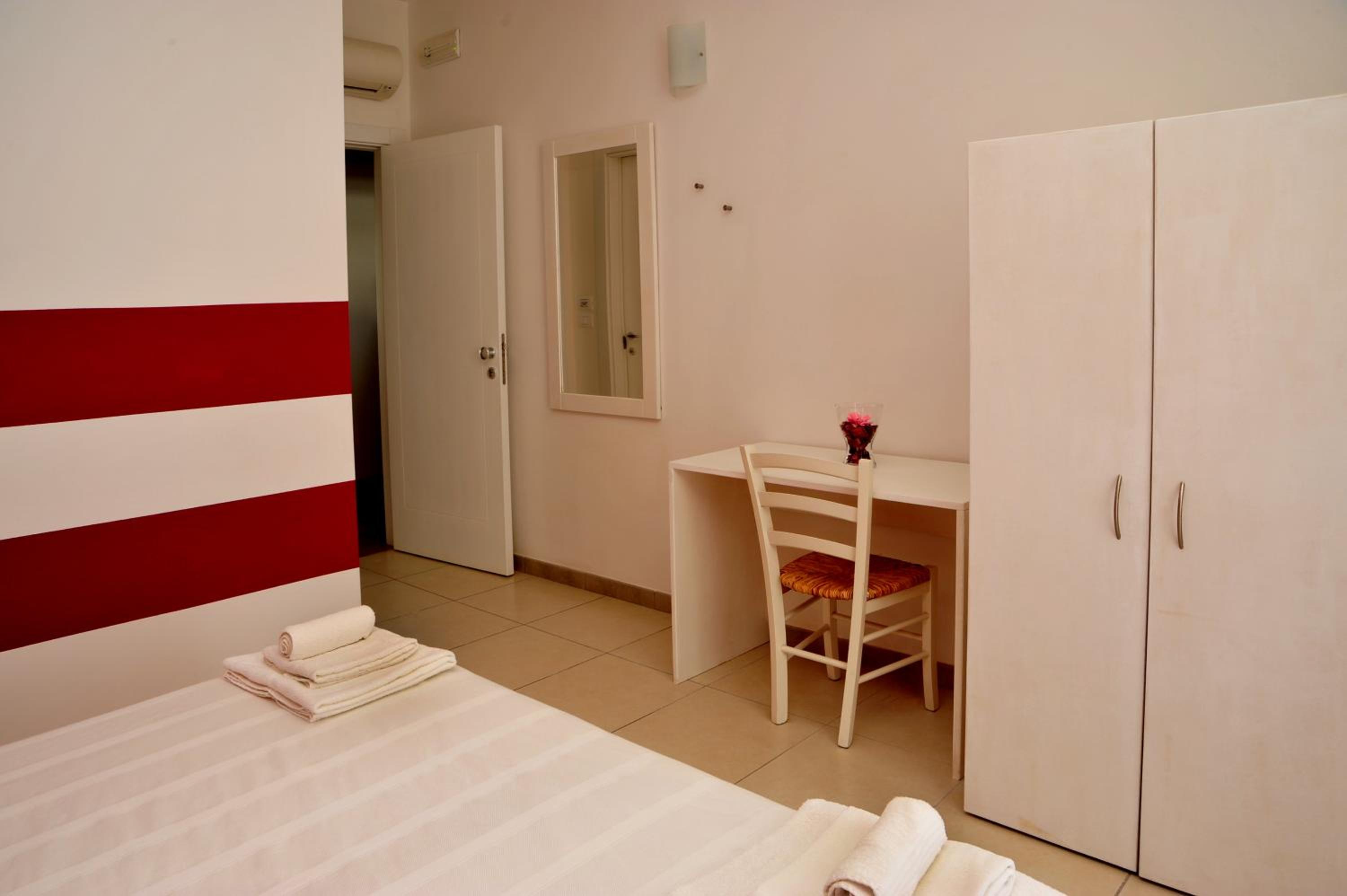 Double Room with Balcony - Photo 32