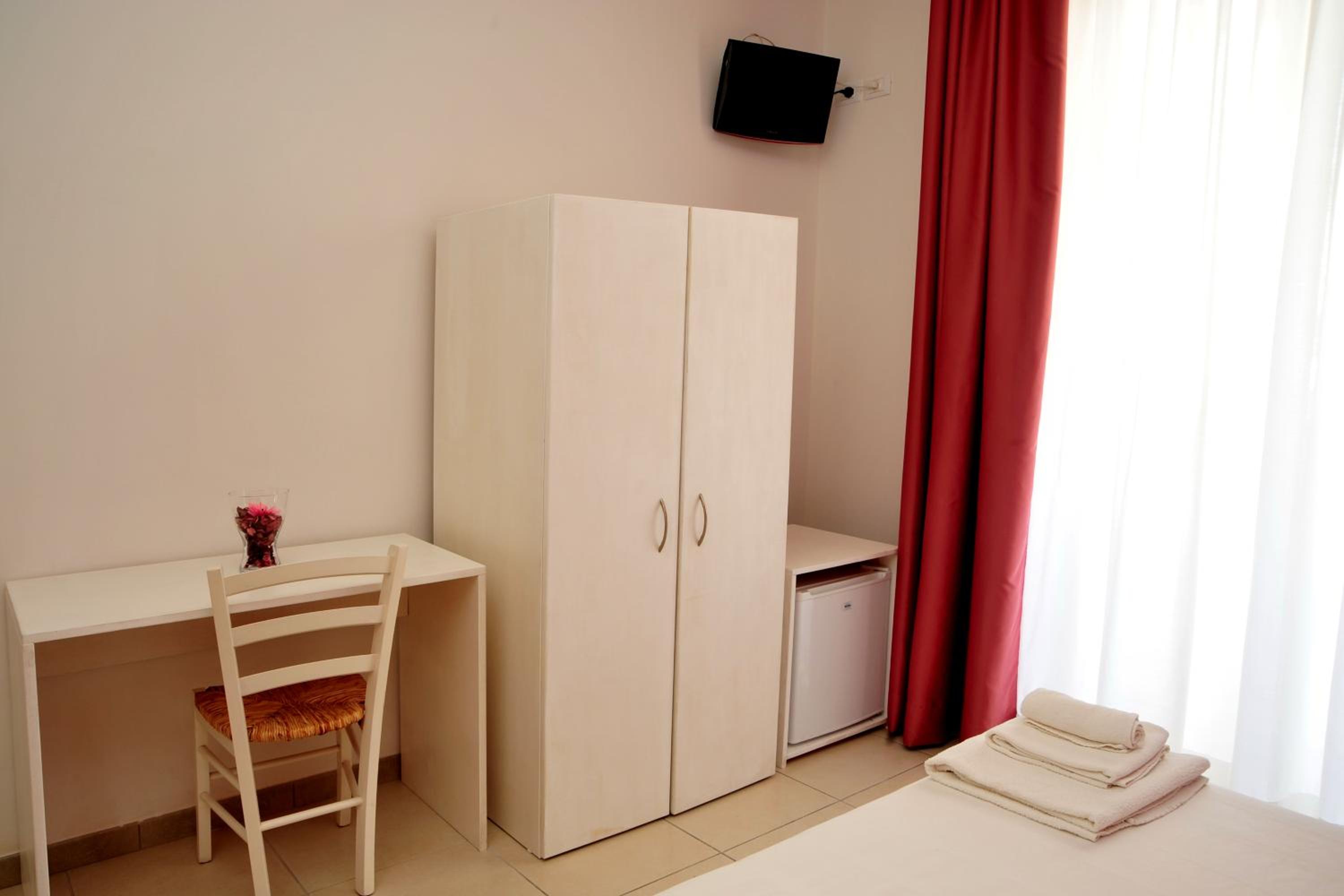Double Room with Balcony - Photo 31