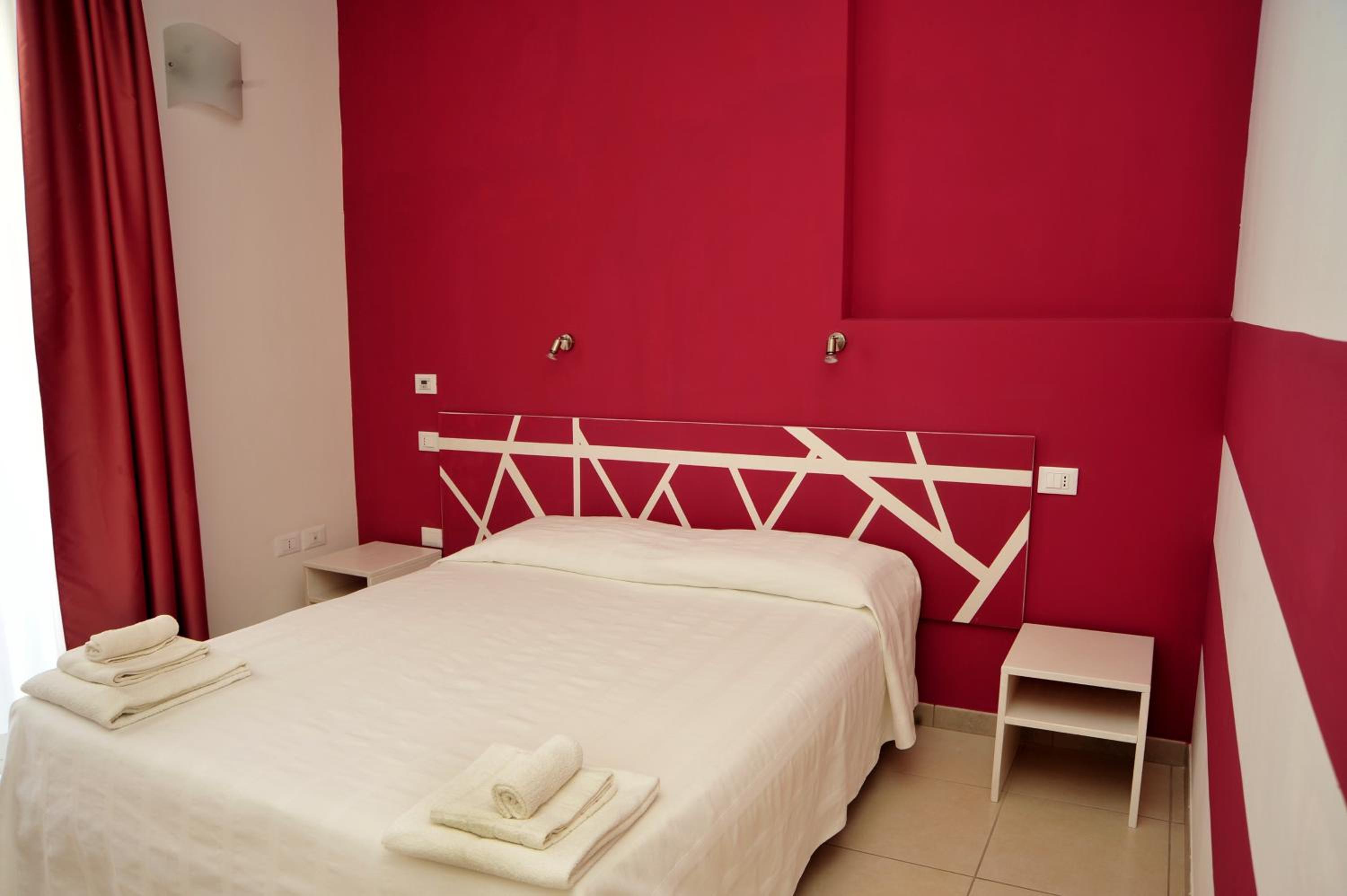 Double Room with Balcony - Photo 30