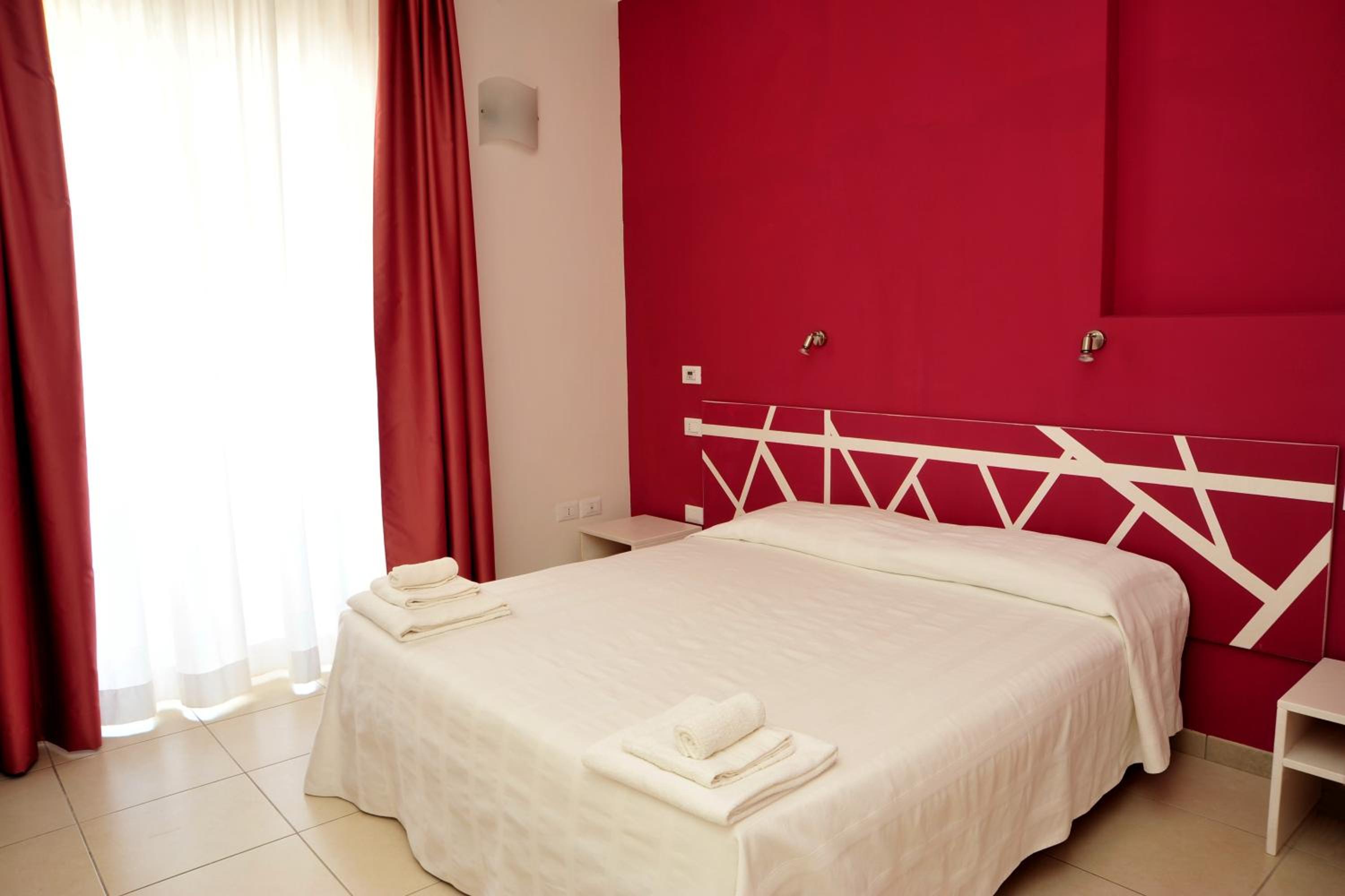 Double Room with Balcony - Photo 29