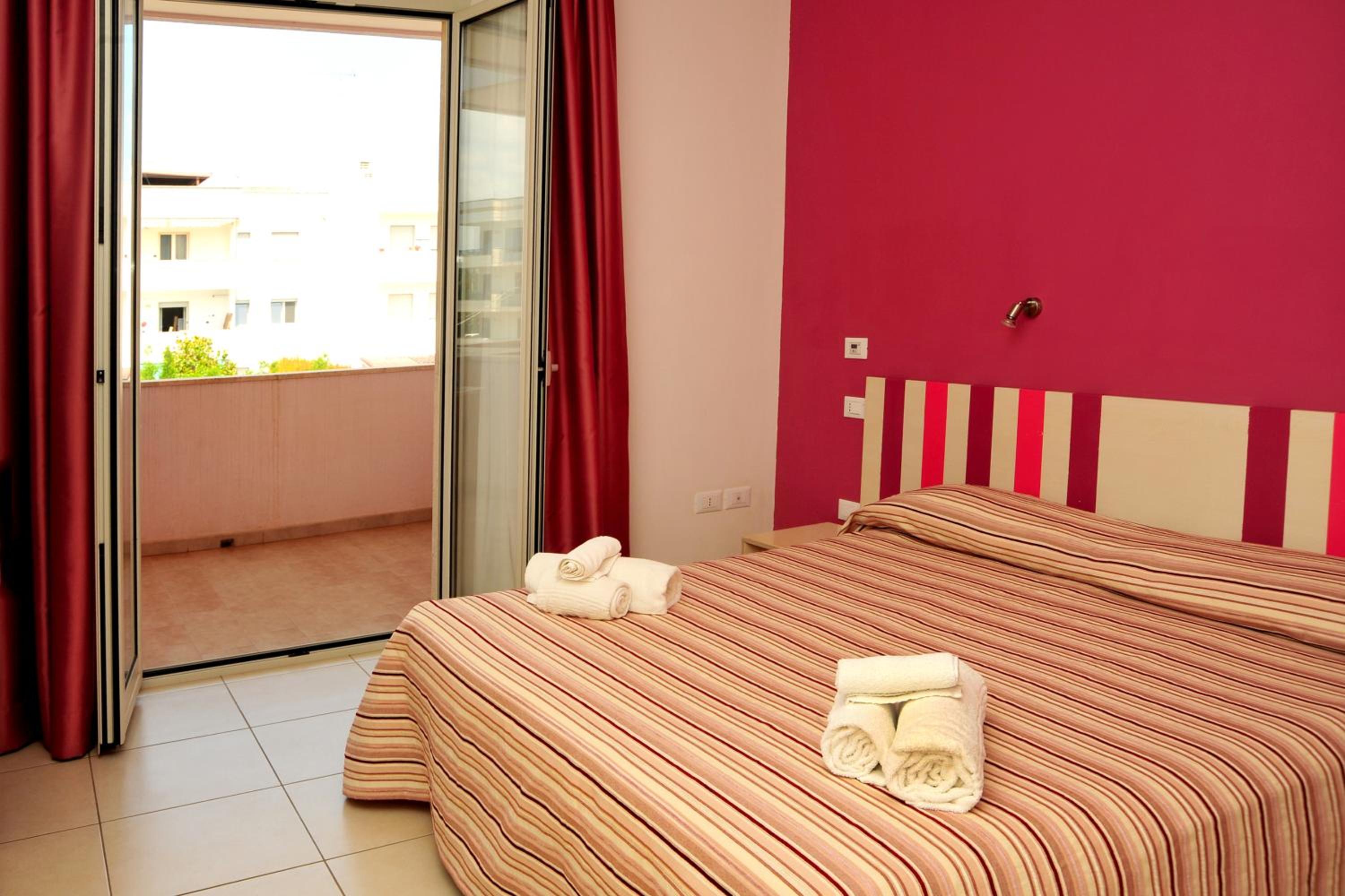 Double Room with Balcony - Photo 27